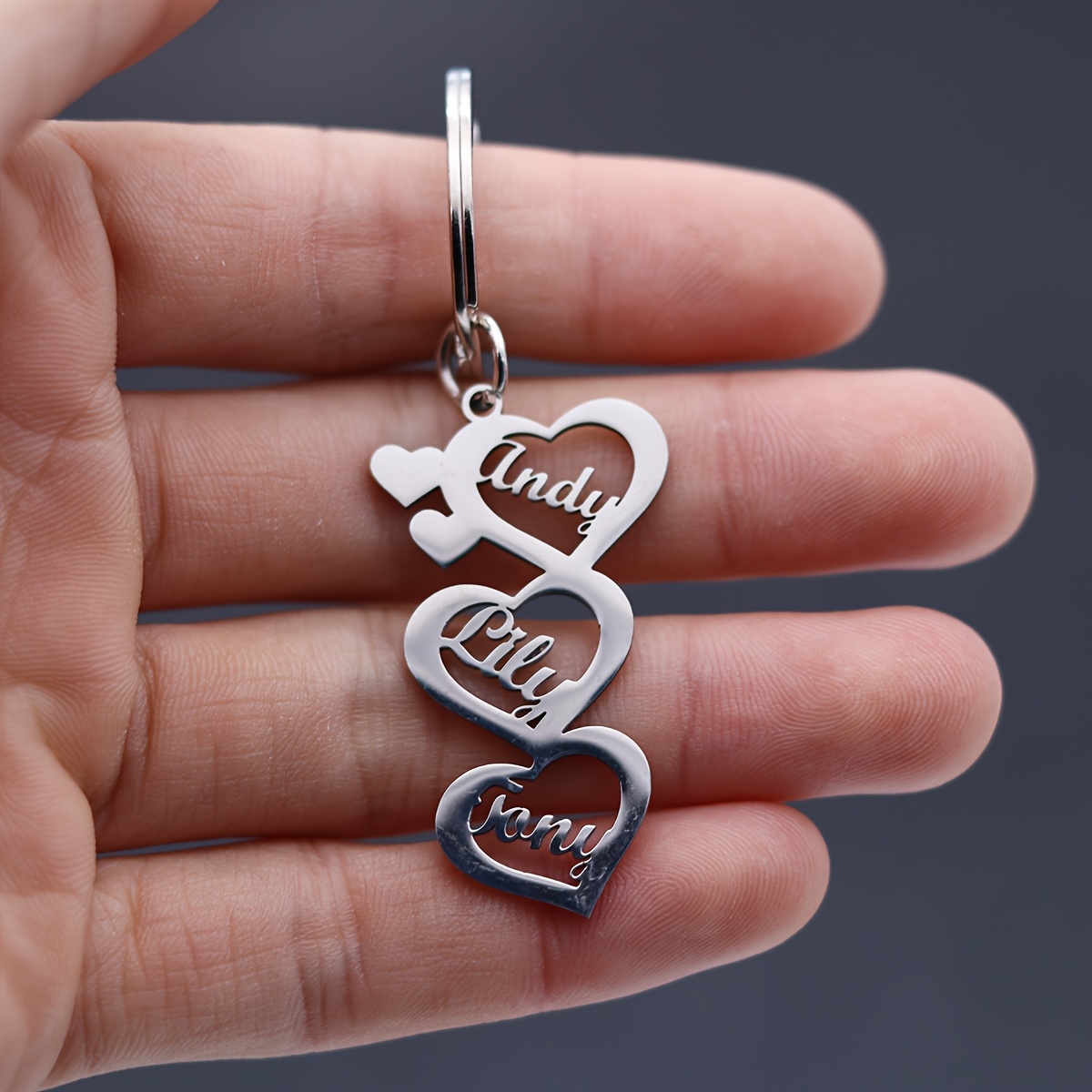 E-shop Personalisierter Familienname Schlüsselanhänger, Herzförmiger Mehrnamens-Schlüsselring aus Edelstahl für Damen und Herren, Runder Karabinerhaken
