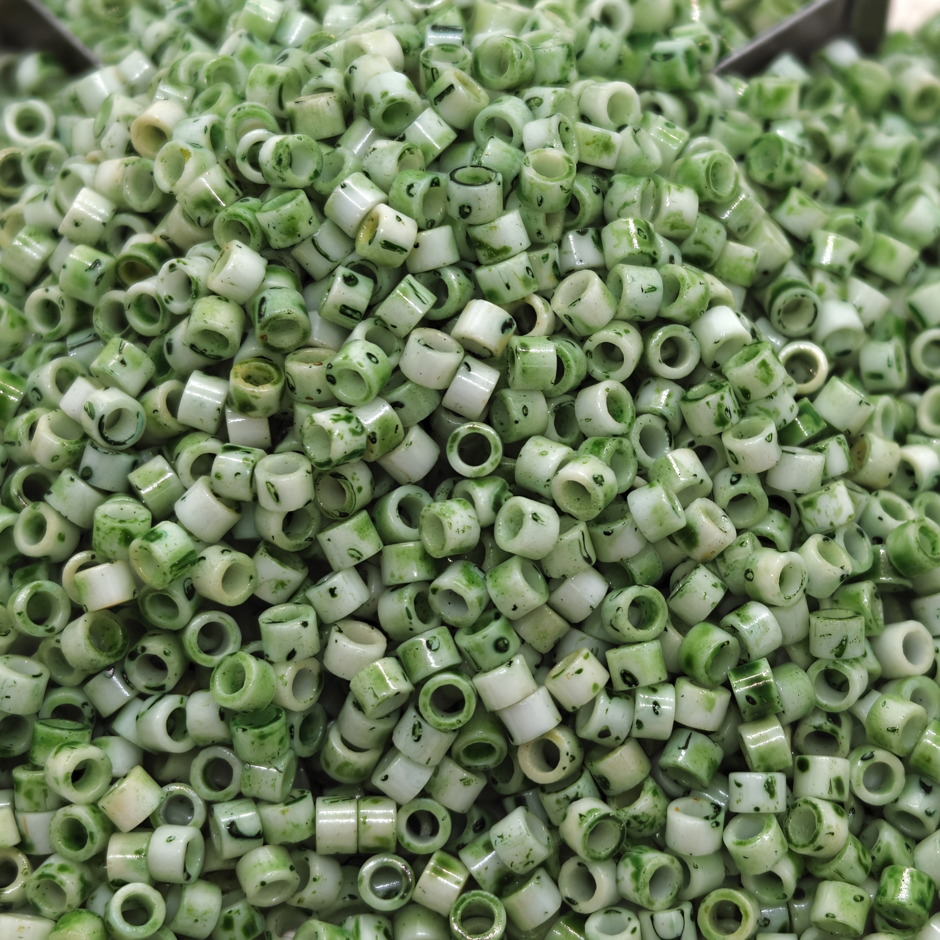 18 Colors Beading Kit with 2.5mm Glass Seed Beads