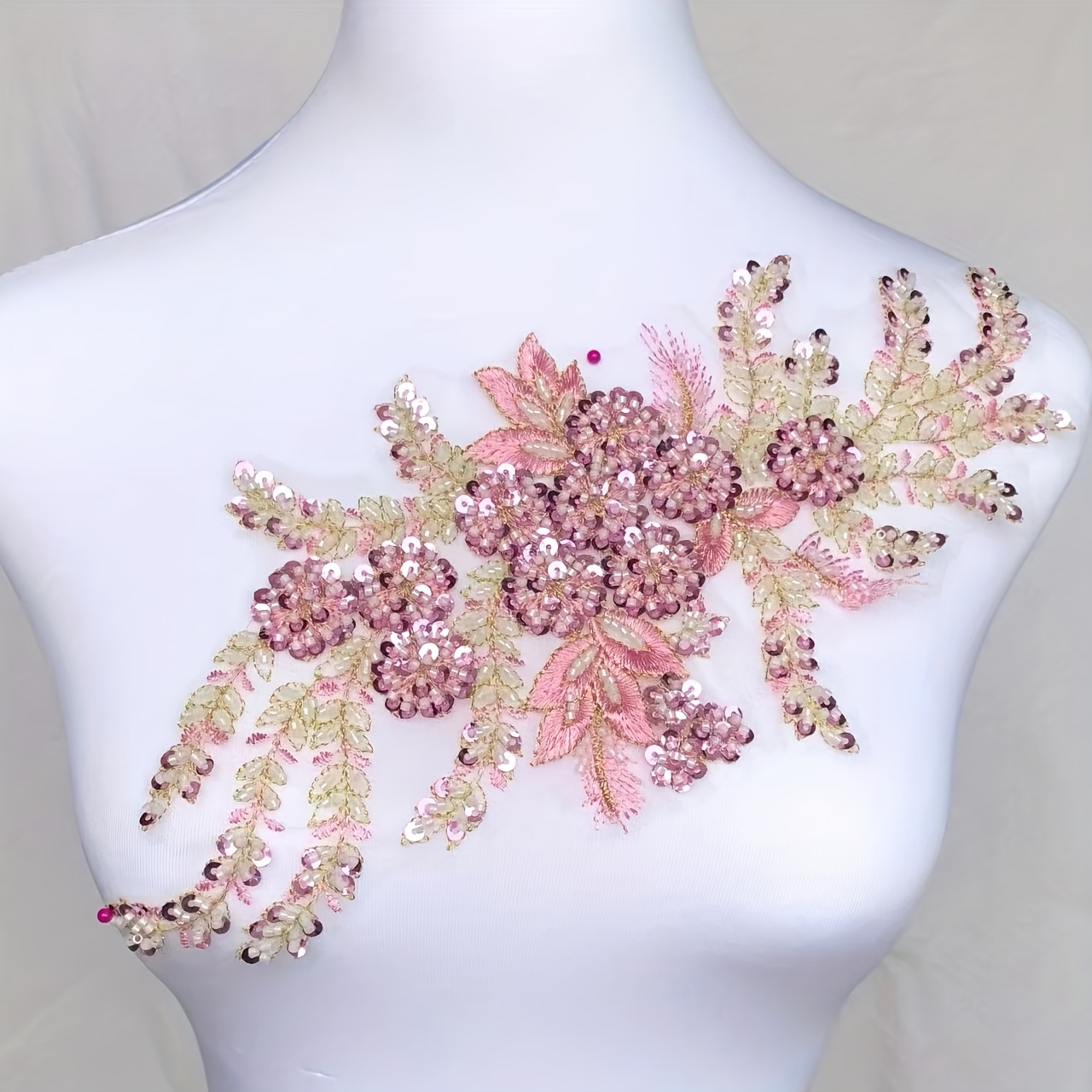 TEMU 【商品名】ピンク刺繍スパンコールフラワー