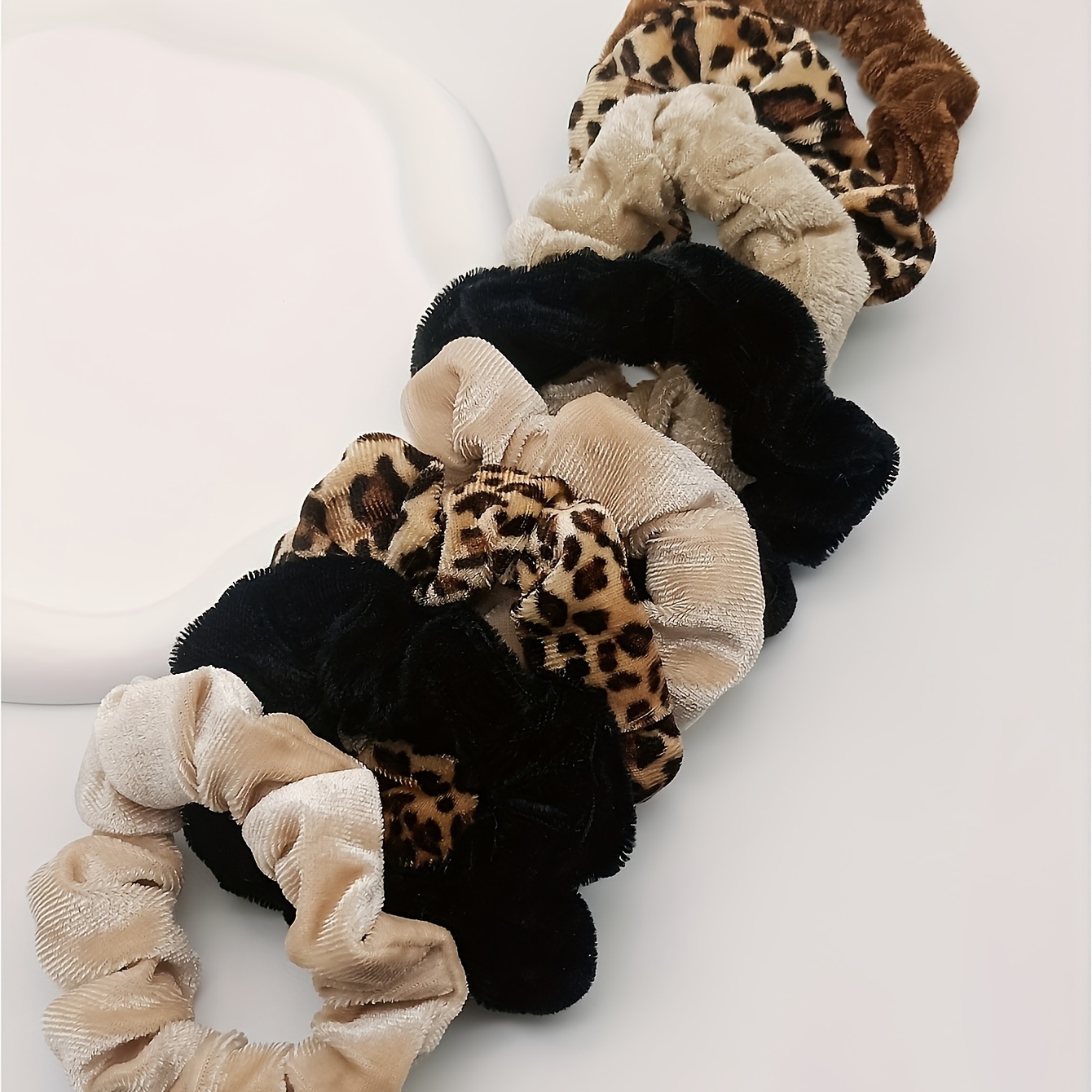 

4pcs Scrunchies Leopard Pattern Hair Ties Women Girls Hair Accessories