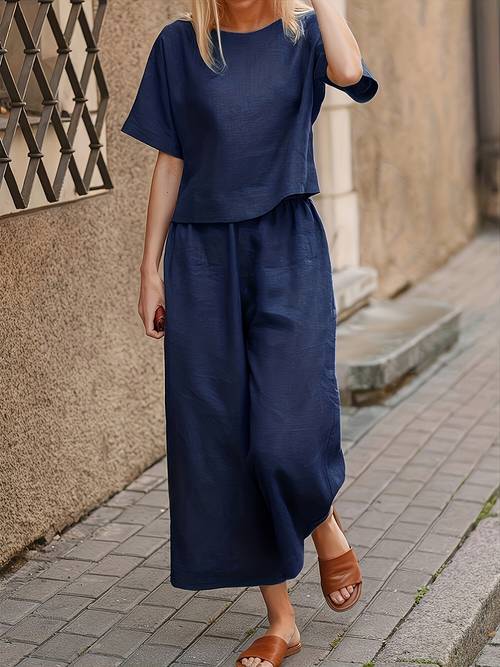 ladies short sleeve t shirt and trousers set