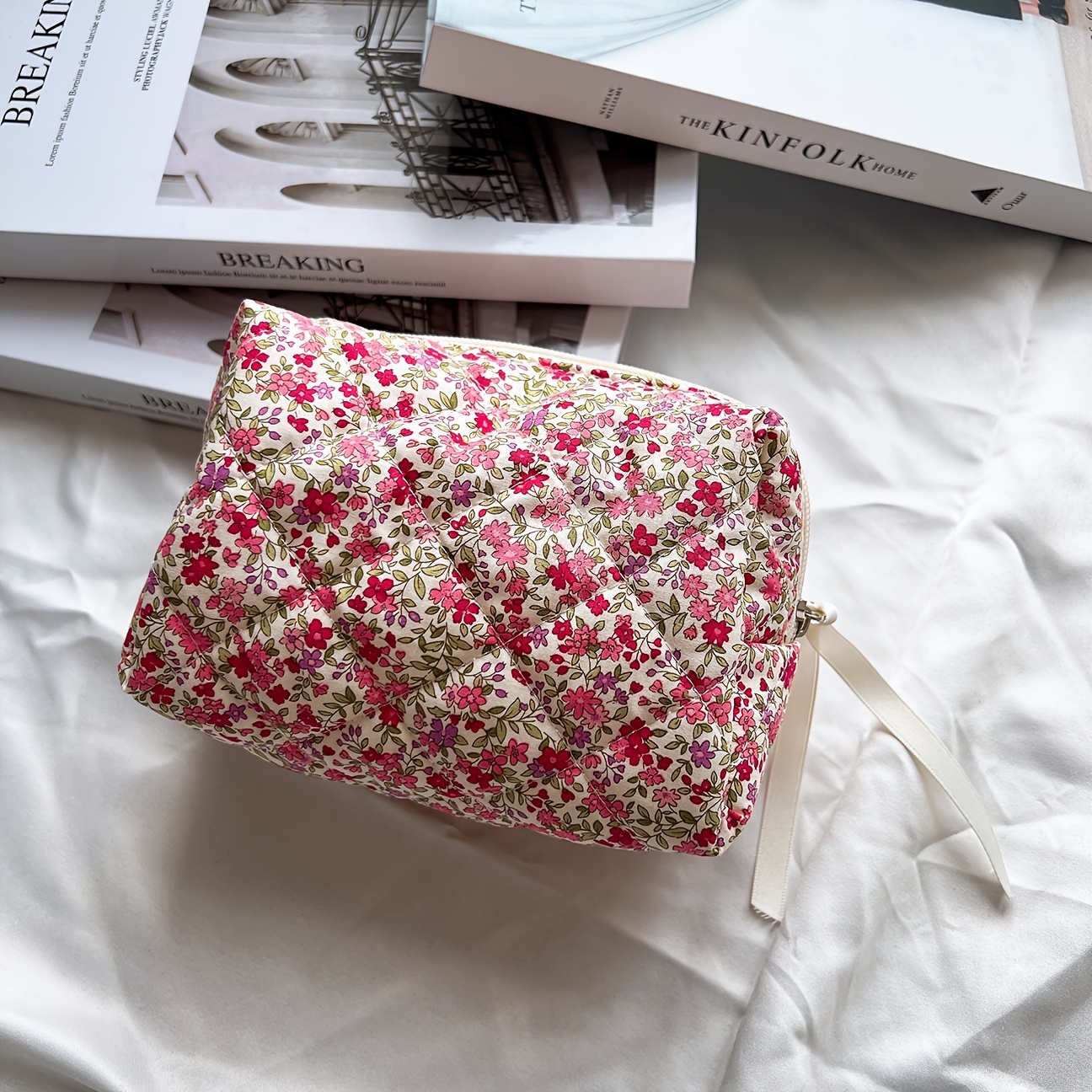 TEMU 1pc Quilted Floral Grid Makeup Bag Elastic Thread Cosmetic Bag Toiletry Bag Travel Makeup Organizer Zipper Pouch, Stylish Foldable Commuter