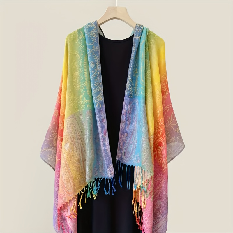 E-shop Ein langer Vintage-Boho-Schal für Damen mit Farbverlauf und Quasten-Design sowie einem großen Paisley-Muster. als Schal für klimatisierte Räume