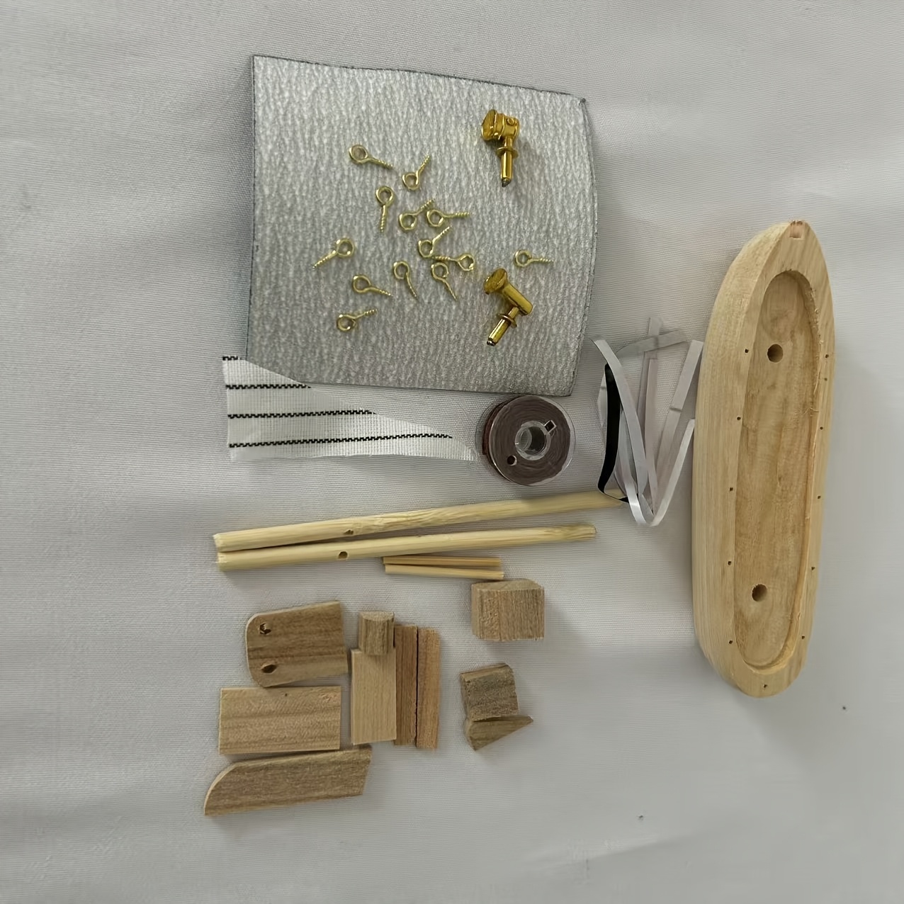 TEMU Modellino di barca a vela in legno massello stile americano, intagliato da un unico pezzo di legno. Kit di materiali fai da te per appassionati