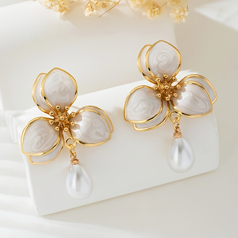 Image of A Pair Of Stylish Drop-style Earrings With Sweet, Vacation-inspired Drip-painted Floral Pendants, Perfect For Date Nights