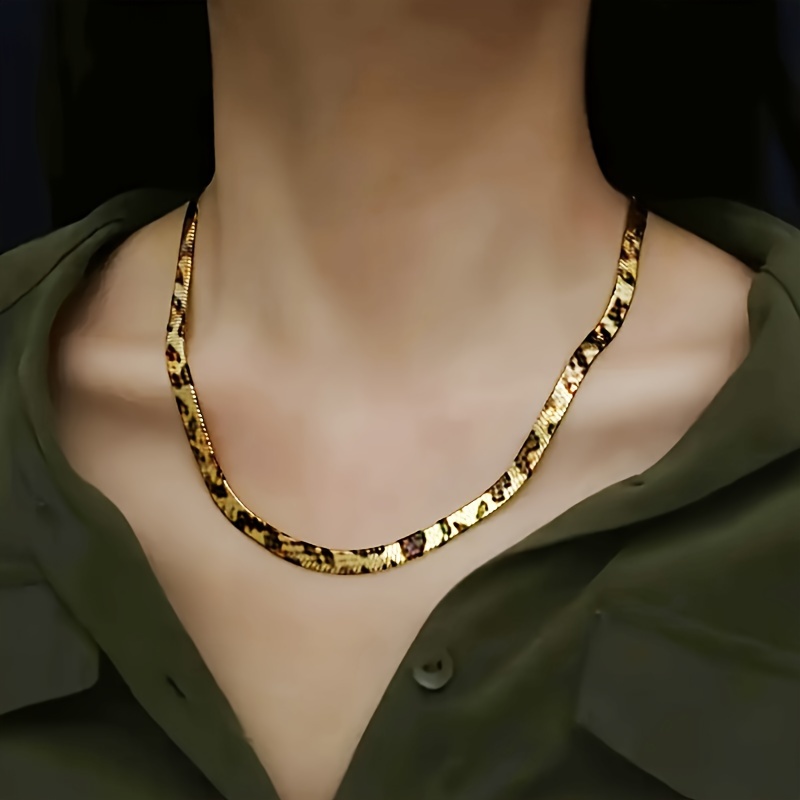 

Chic Leopard Print Snakeskin Chain Necklace - Vintage & Sexy Style, Iron Crafted For Casual Attire