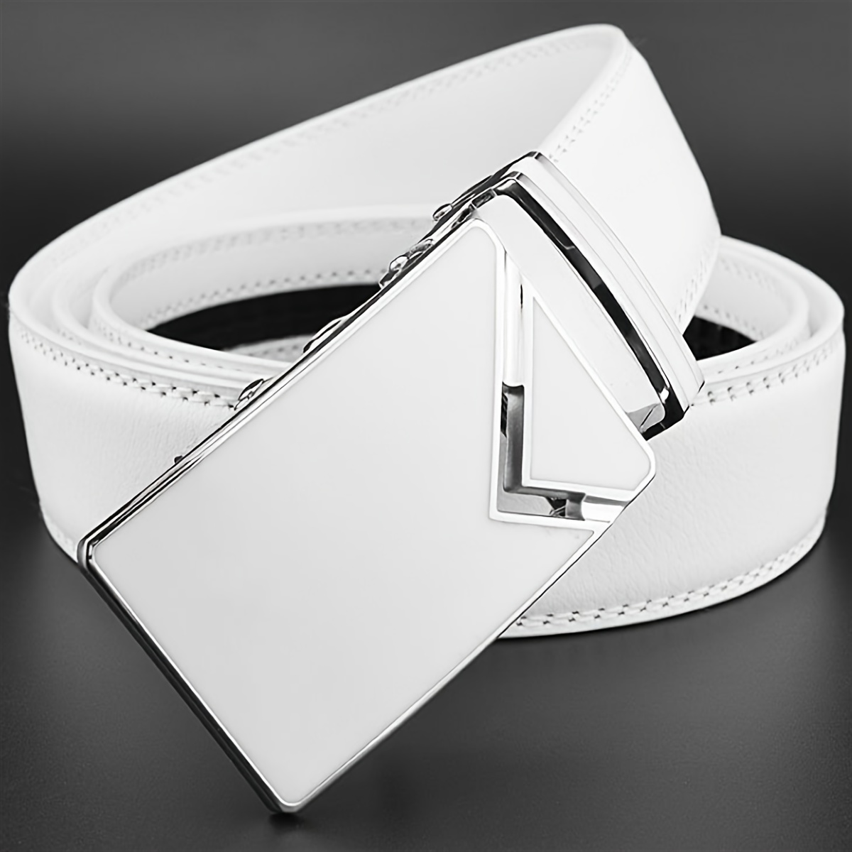 

Ceinture Noire et Blanche de 1.4" de Large avec Boucle de Dragon en Alliage Automatique - Polyvalente, Fashion en Similicuir pour Tenue Décontractée