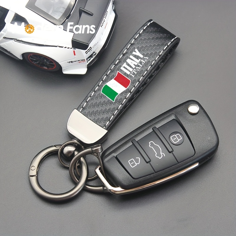 Image of Keychain The Italian , Featuring A Stylish And Durable Carbon Fiber Texture, Suitable For Car And Motorcycle Keys, Equipped With A 360° Rotating Metal Horseshoe Clasp