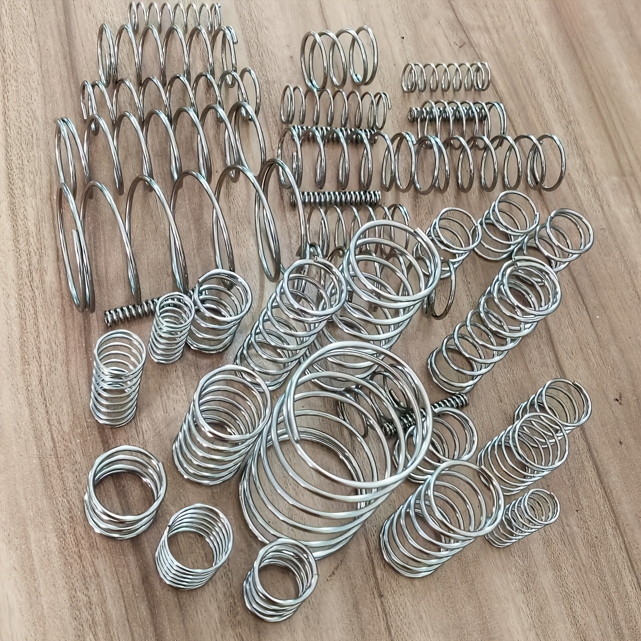 paquete   de 30  resortes mecánicos, resortes de compresión y resortes   elasticidad.   para fabricación y reparación. (diámetro del alambre 1.0mm-2.5mm.   real puede diferir ligeramente de la imagen y puede incluir resortes pequeños.)