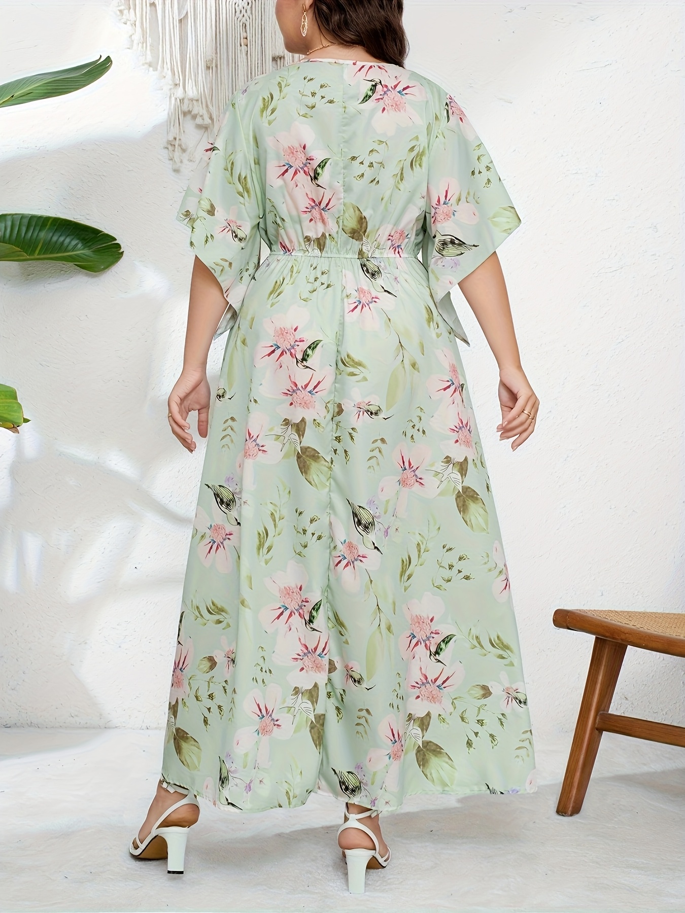 Women'S Plus Size Floral Print V-Neck Tunic Dress Light Green with Pink  and Green Short Sleeves, Ruched Detail Wear, Casual Dress|Floral Print 