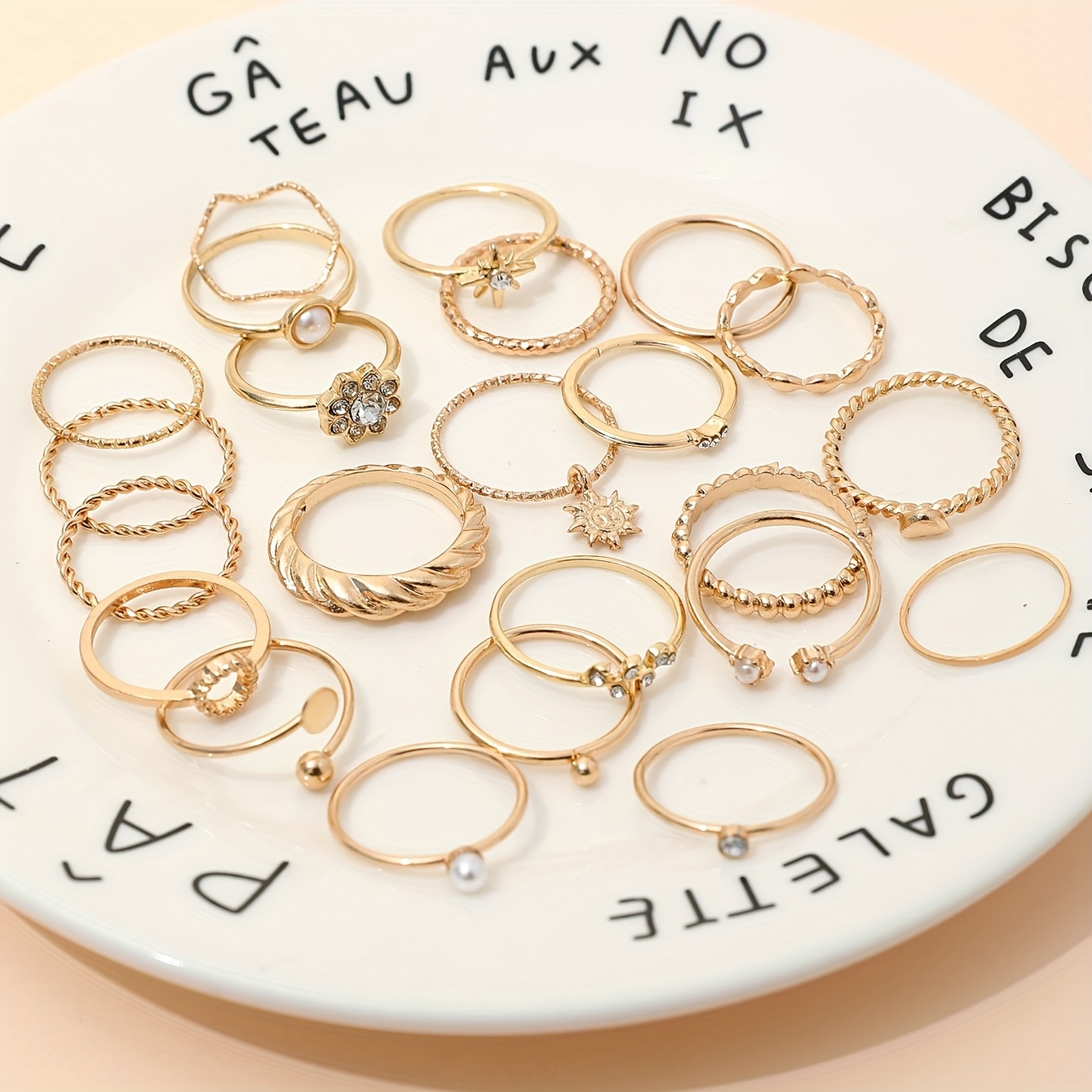 E-shop 23-teiliges Set aus legiertem Eisen, stapelbare Ringe mit Ringband Strassstein-Einlegearbeit, einfaches, vielseitiges, lässiges Hip-Hop-Ring-Set