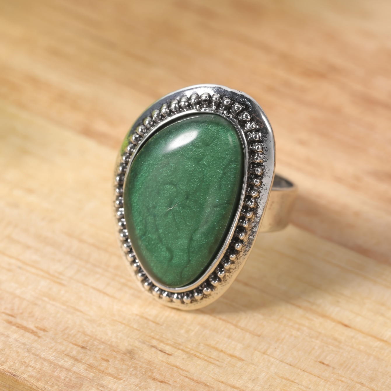 Image of Popular Alloy Steel Ring With Resin Oval Design, Adjustable And Stylish. A Bohemian Gift With A Vintage Touch, A Luxury And Unique Character. In Multiple Colors