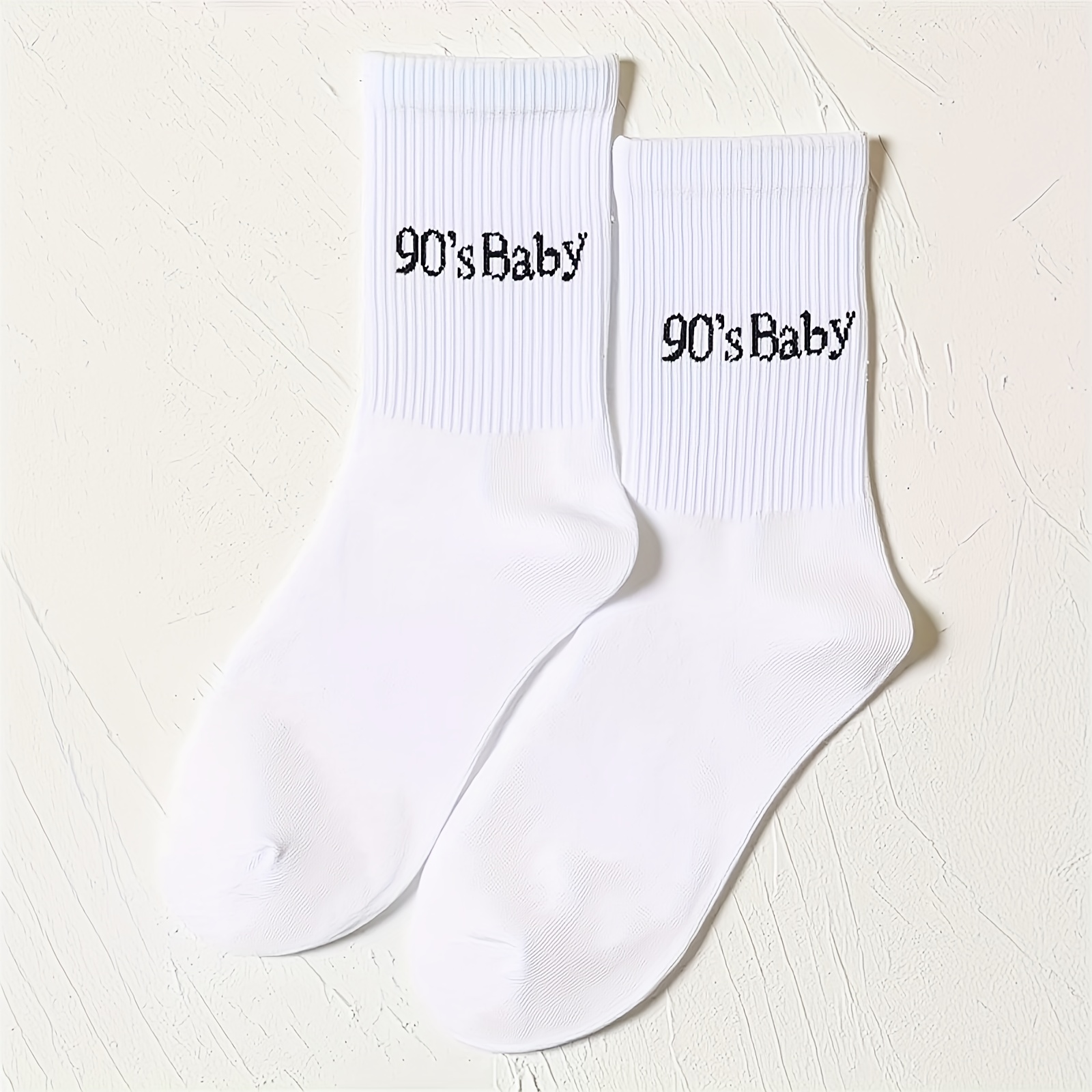 E-shop 1 Paar 90Sbaby Paar Matching Socken - Slogan Print ("90Sbaby") Mid-Calf Casual Sport Socken für , Maschinenwaschbar, Passend für Outfits oder