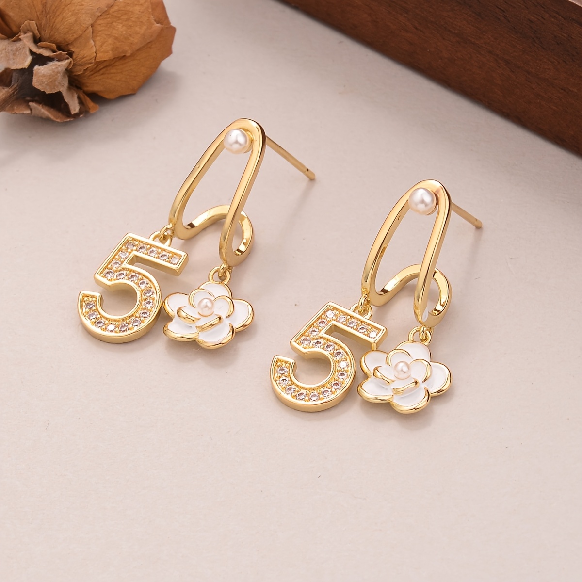 

Pair Of Fashionable And Digital Shaped Flower Metal Women' And Earrings