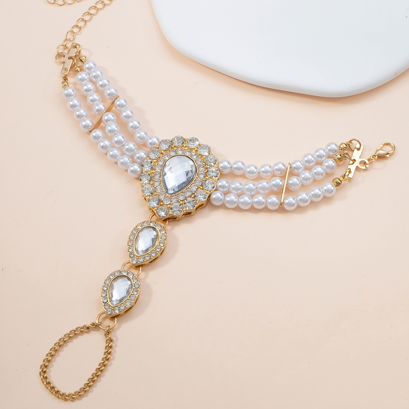 E-shop Tränenförmiges Armband im Vintage-Stil mit Strasssteinen Fingerschlaufe, modischer Anhänger im hellen Luxus-Hof-Stil, klassisch-eleganter Stil