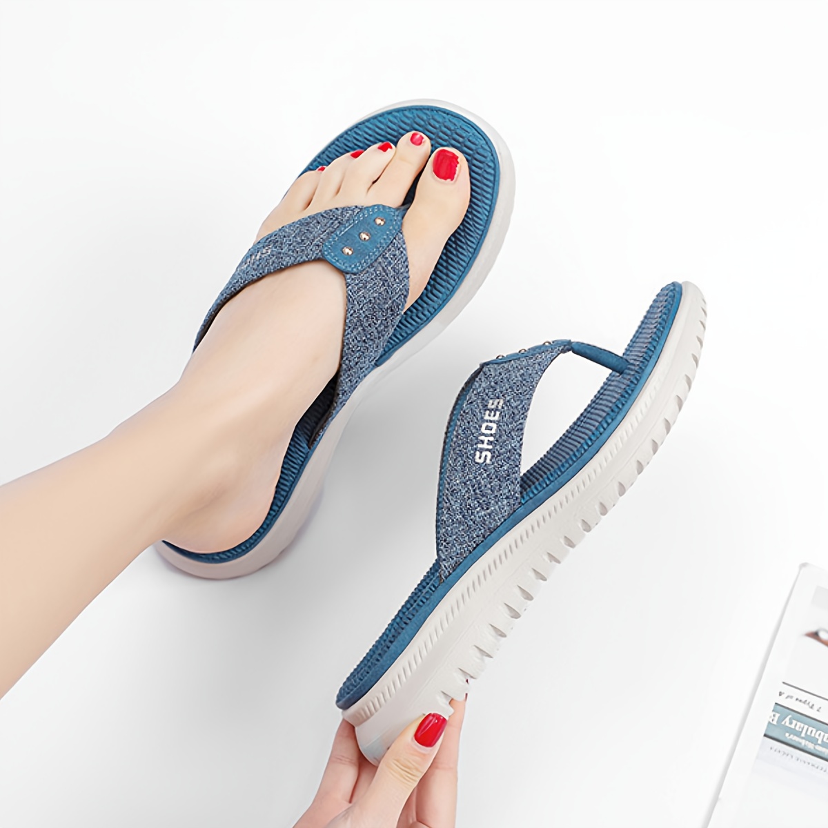 ladies summer flip flops fashionable and simple slippers open toed non slip   shiny casual sports sandals suitable for indoor and outdoor use Product details 1