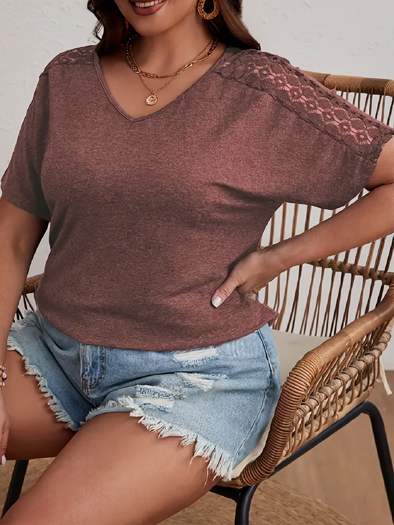 Women'S Plus Size 2024 Summer Fashion V-Neck T-Shirt - Pink with Lace Detail, Short Sleeve, Lightweight & Stretchy Fabric, Casual Wear, Casual Wear Tee | Lace Trim Top | Comfortable Fit, Plus Size Shirts