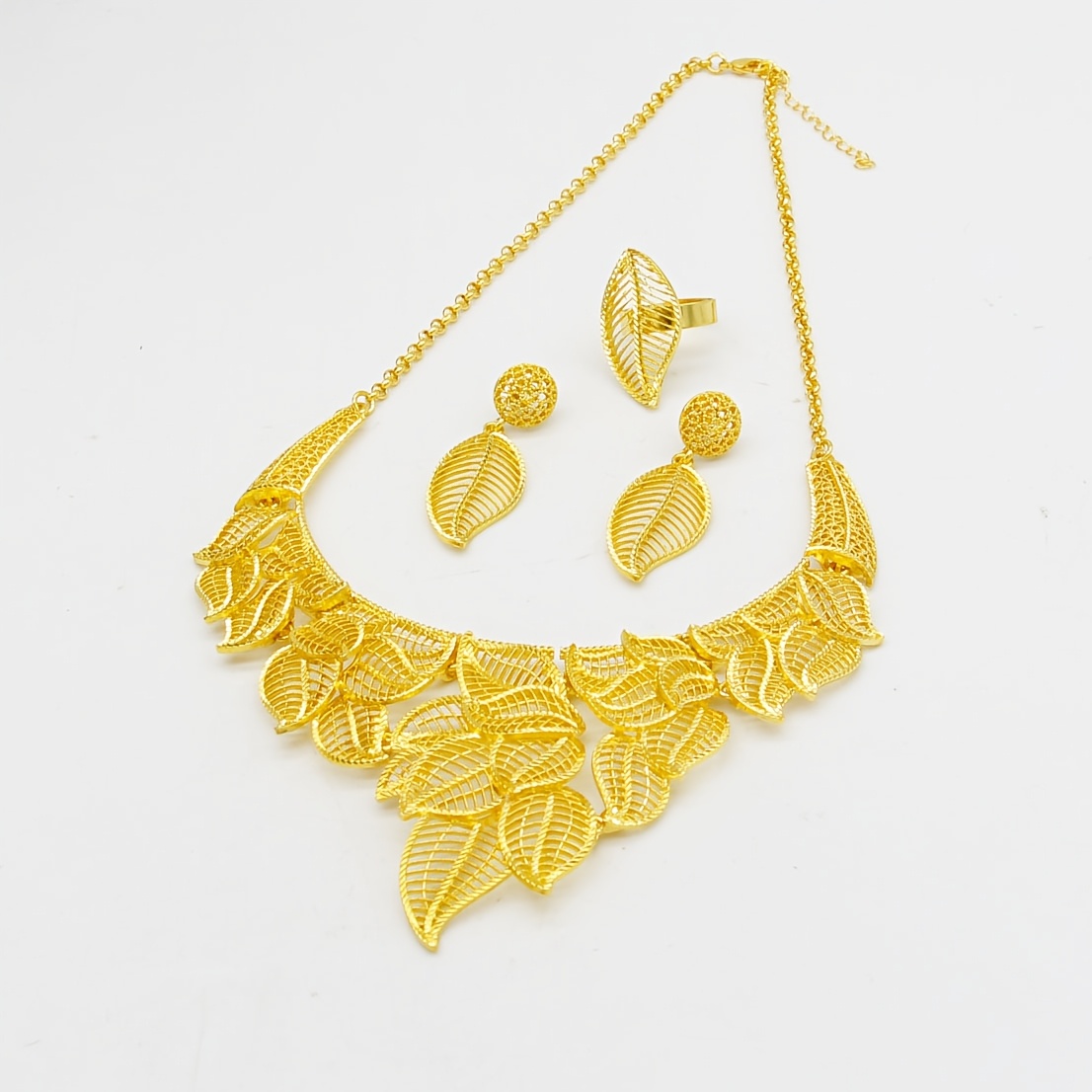 TEMU Set de Joyería Elegante para Mujer, Moda Dubai, Aretes con Borlas, Collar y Anillo. Set de Joyería Minimalista, Estilo , Ideal para Fiestas, y