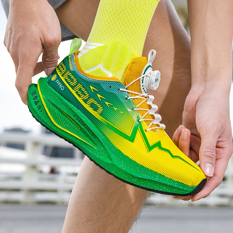 Yellow-Green Gradient Carbon Plate Running Shoes with a Knob Design, Specialized for Marathon Racing And Training