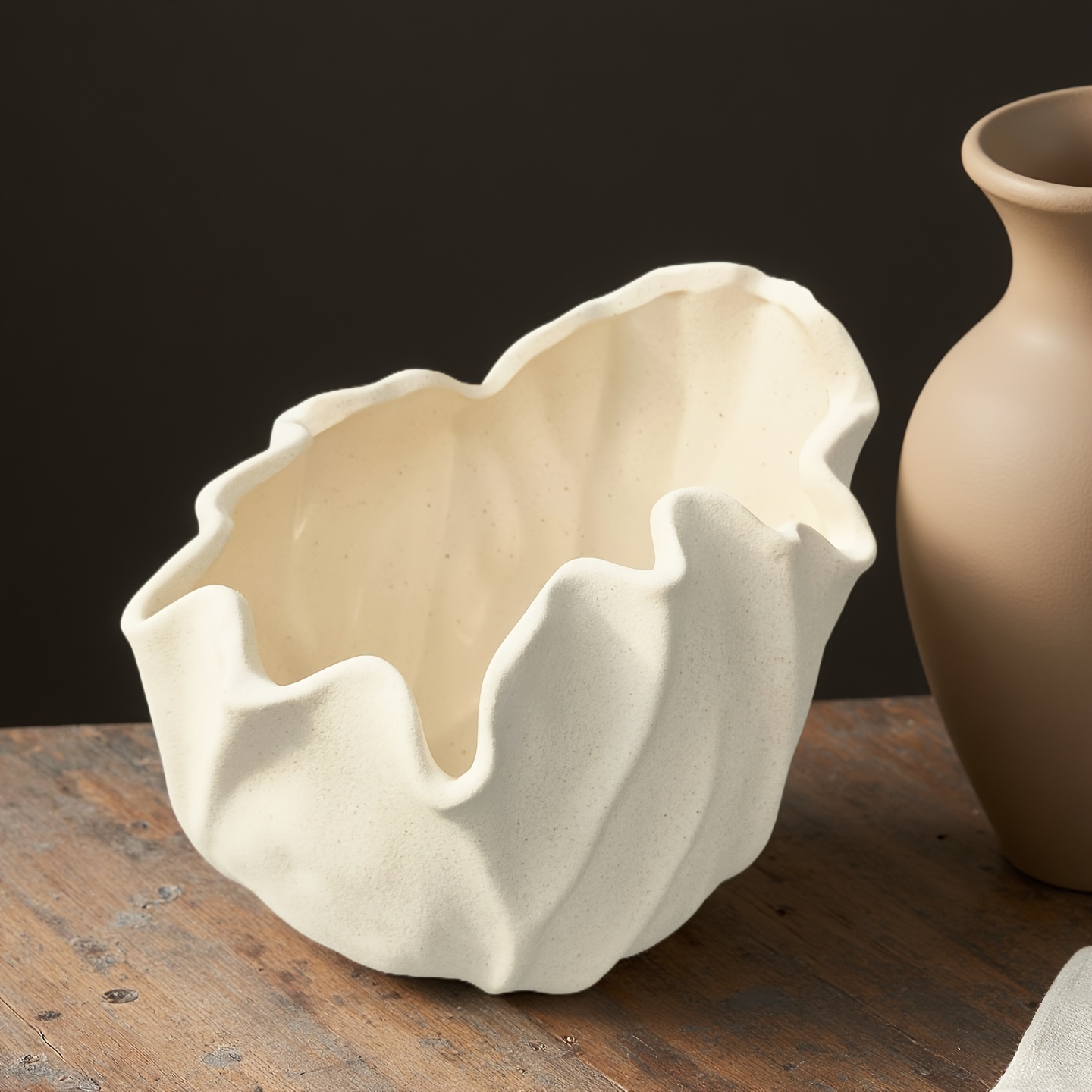 A Newly Launched Decorative Vase Featuring a Unique Fabric-textured Design with Irregular Pleated Shapes. Compact and Nimble, This Tabletop Vase Is Simple yet Stylish, Perfect for Home Decor in the Living Room, Study, or Dining Table. Also Suitable