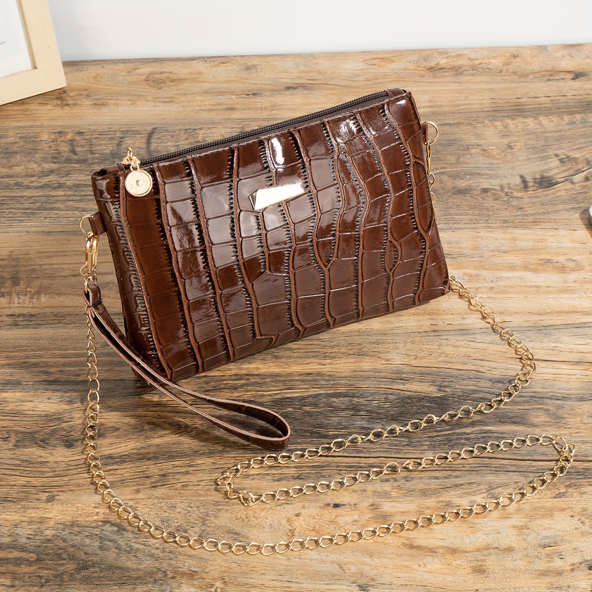 Image of Crocodile-embossed Clutch With Detachable Metal Chain Shoulder Strap, Includes A Wallet And Coin Purse. Suitable For Occasions Such As Women's , Dinners, Parties, Shopping, Daily Commutes, And Travel