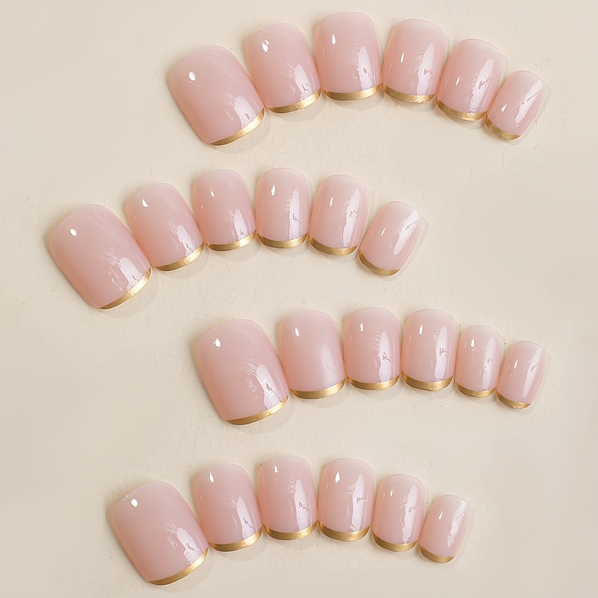 Yamobi Gold French Tip Press On Nägel – 24 Stück Kurze Mandel-Form Mit 3D Gold-Akzenten