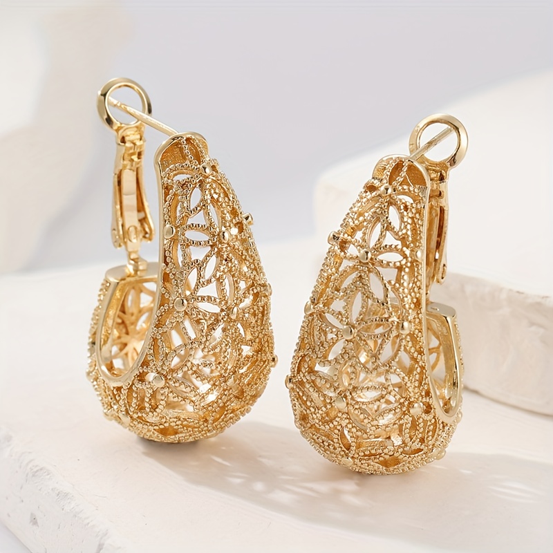 E-shop Damen Französische Elegante Lochmuster Ohrringe - Blumen-Anhänger Schmuck mit Beschichtung, geeignet für Hochzeit, Party, Jubiläumsgeschenk -