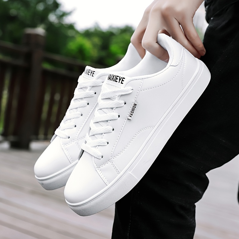 

Chaussures blanches solides tendance pour hommes avec blocs de couleur, baskets basses à lacets antidérapantes, confortables pour les activités décontractées en extérieur, marche, jogging et voyages