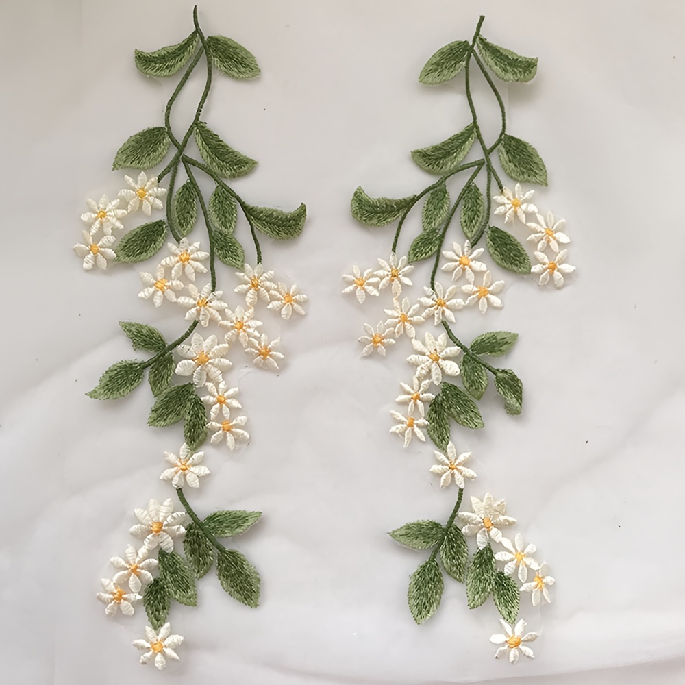 

Pair Of White Daisy Sunflower Lace Appliqué With Green Leaves, Embroidered Floral Patches For Dress Decoration