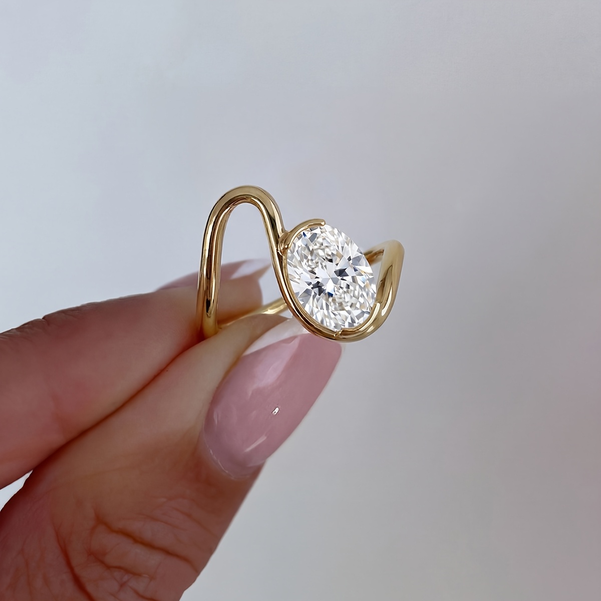 Women's Casual Curved Oval-Shaped Wedding Ring, Elegant Accessory