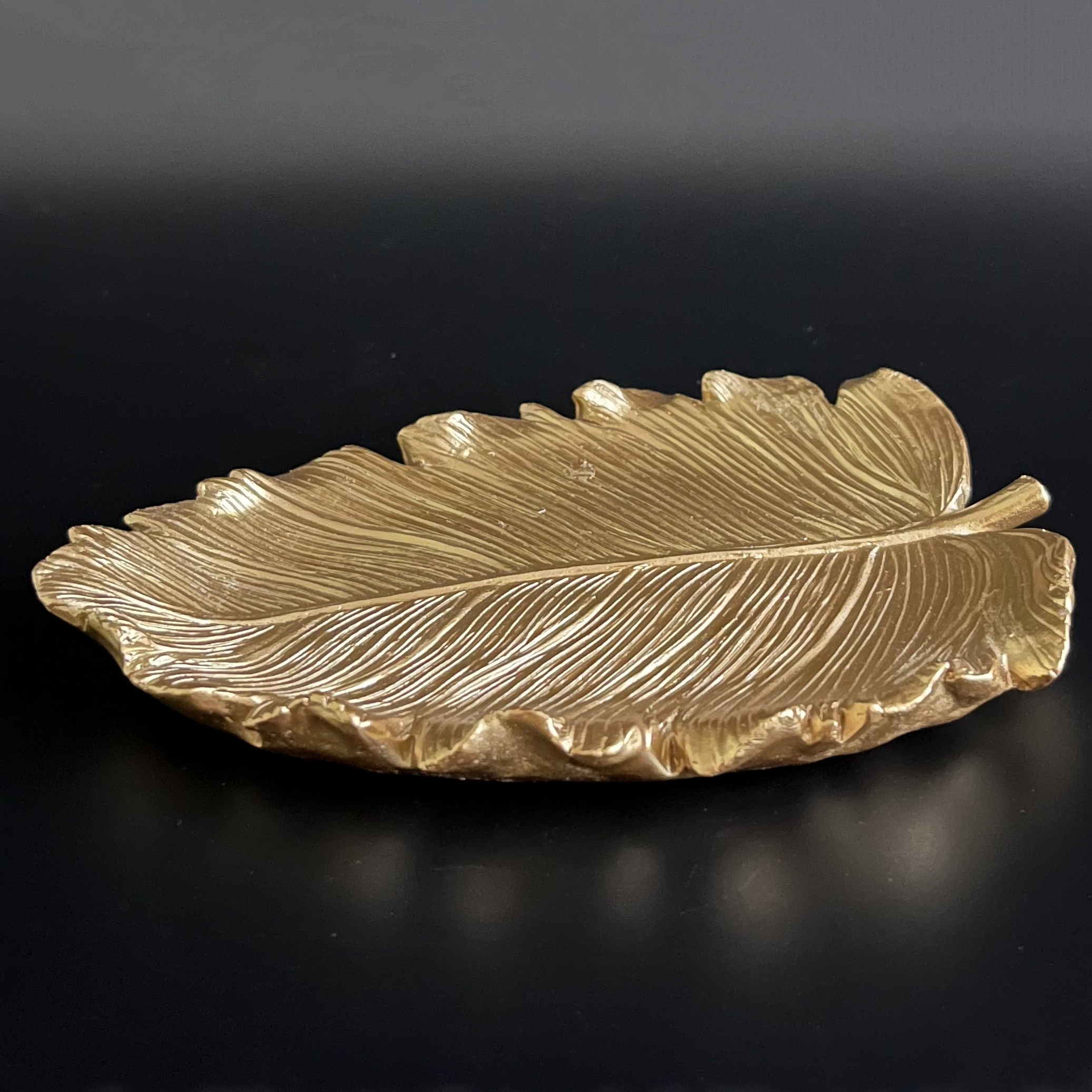 

1pc European Style Golden Leaf Resin Tray, Home Decor Accent, Decorative Tray For Living Room, Study, Bedroom, For Mother's Day Party Spring Graduation School Season Decor