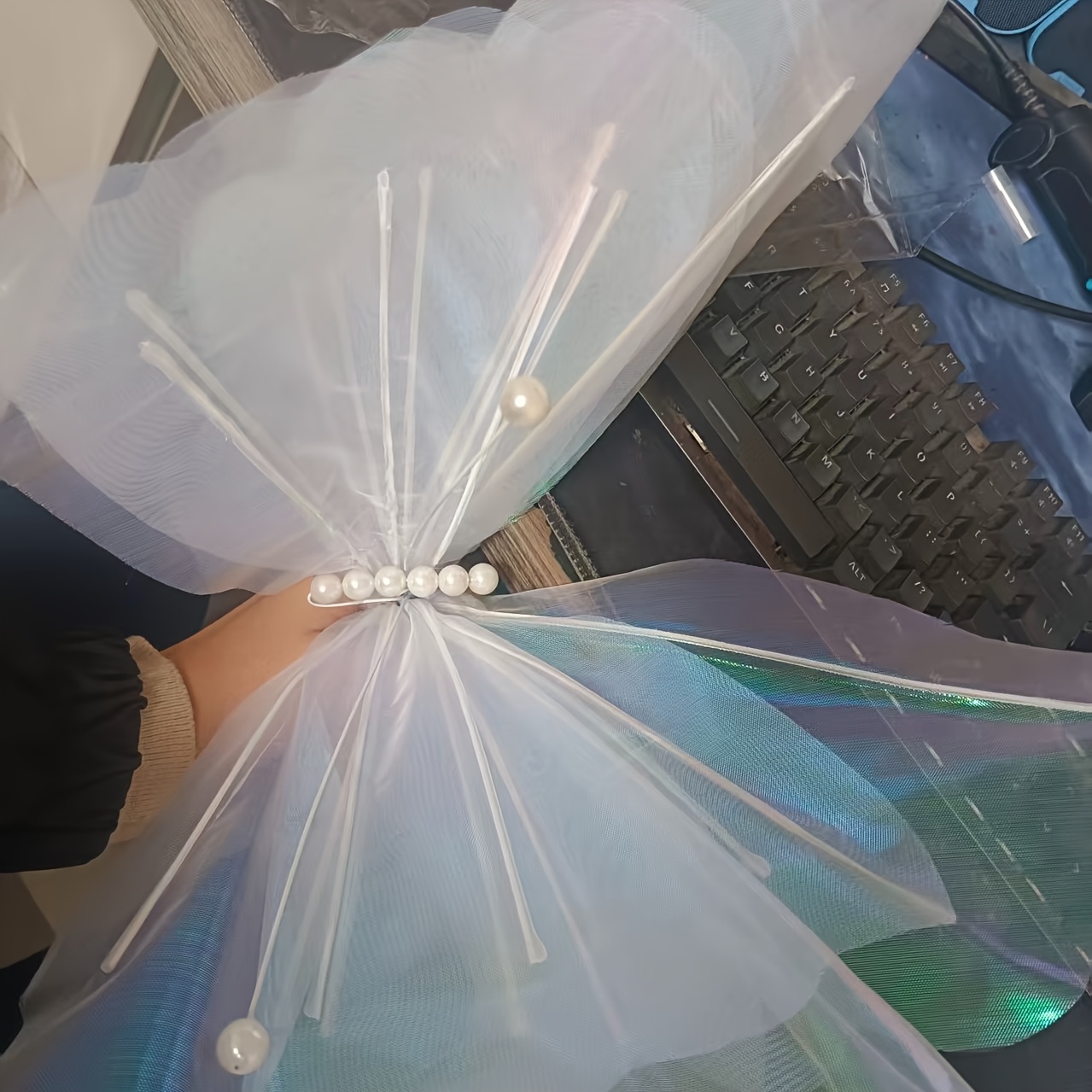 TEMU 4pcs/5pcs Grandes Papillons de Noël à Suspendre, Décoration de Noël en Tulle Blanc avec Perles, Couronne de Noël pour Sapin et Cheminée,