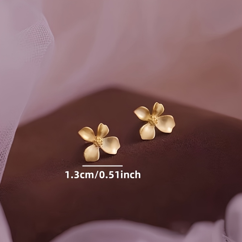Women's Vintage Flower Stud Earrings — Everyday Wear