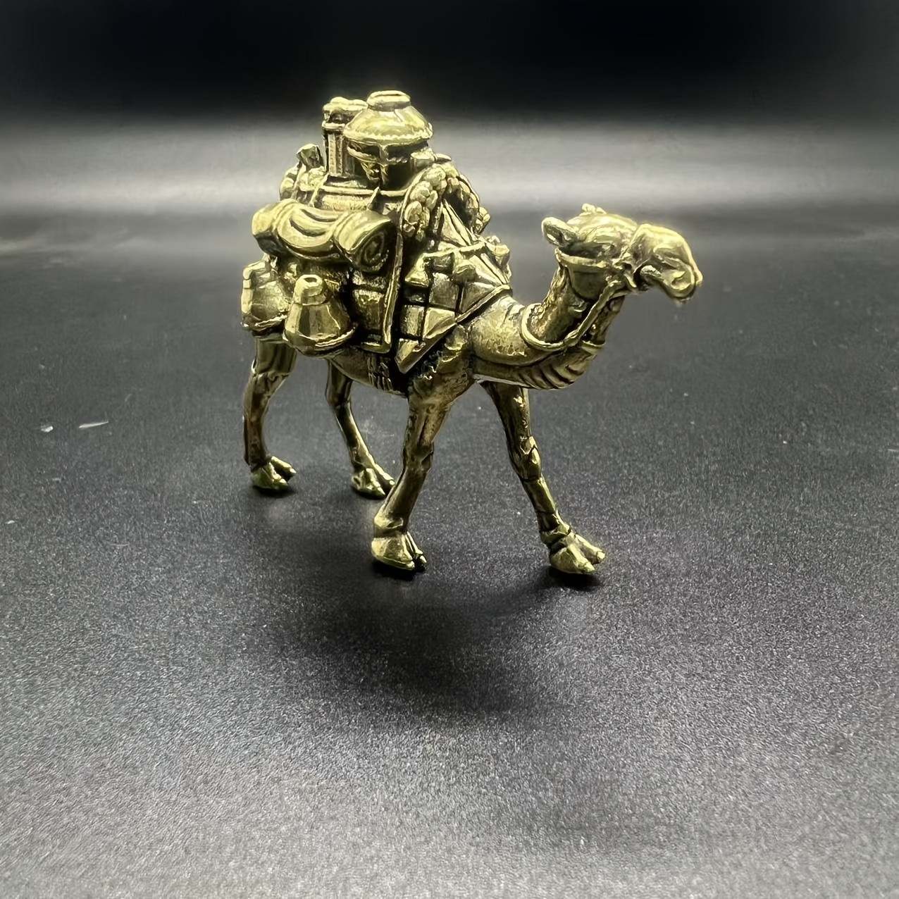 

1pc Vintage Brass Camel Figurine, Anime-themed Desert Animal Statue, Decorative Camel Model For Room Types, Ideal For Christmas, Easter, Hanukkah, Thanksgiving, 4th - No Electricity Needed