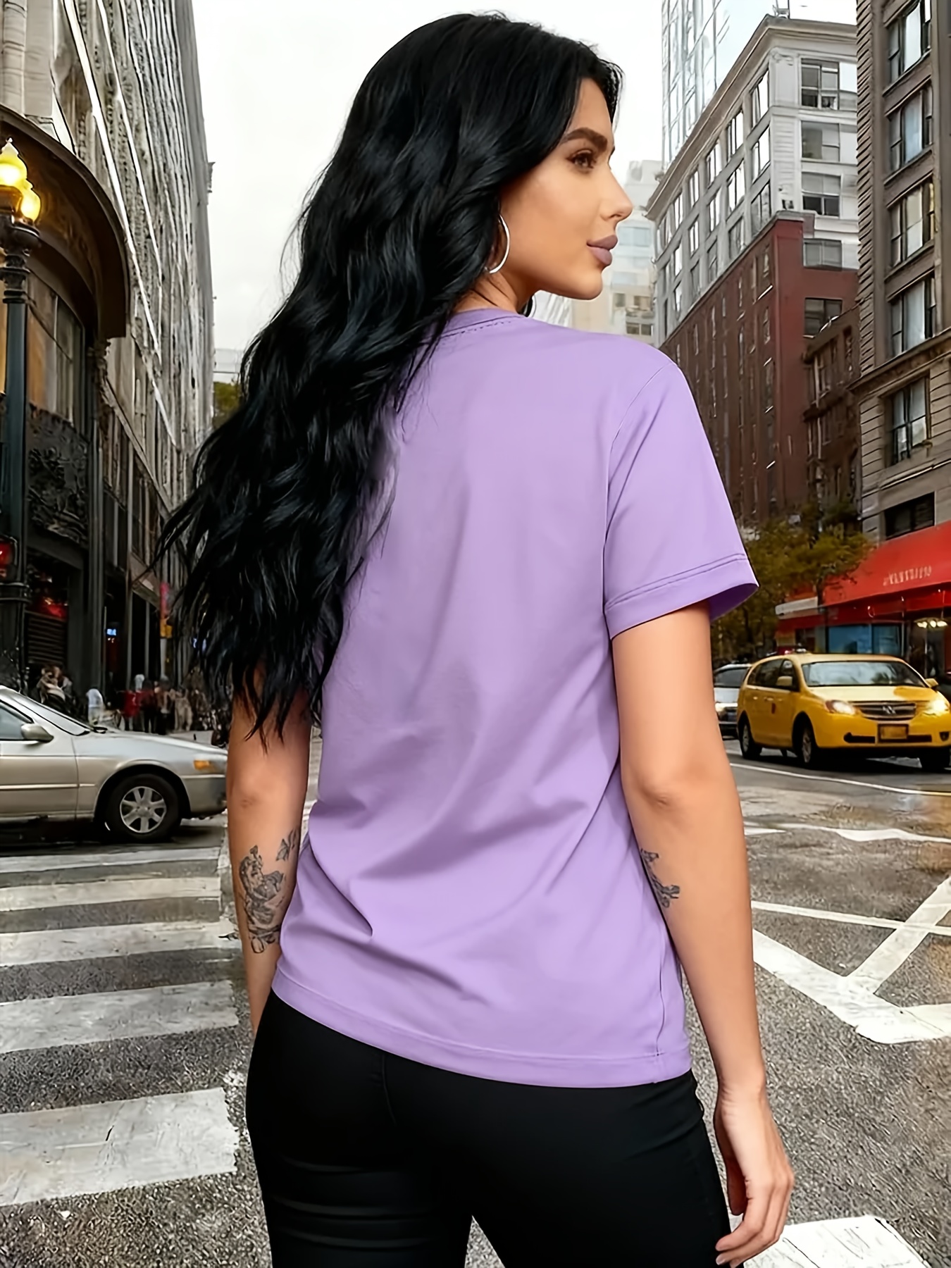 T-shirt Femme Y2K — Cerises Dorées & Diamants T-shirt Y2K pour femme à imprimé cerises dorées avec embellissements en diamant - Haut respirant à col ras du cou compatible avec une blouse | Essentiel de la garde-robe printemps-été | T-shirt décontracté léger adapté aux fêtes, cadeaux et tenues décontractées