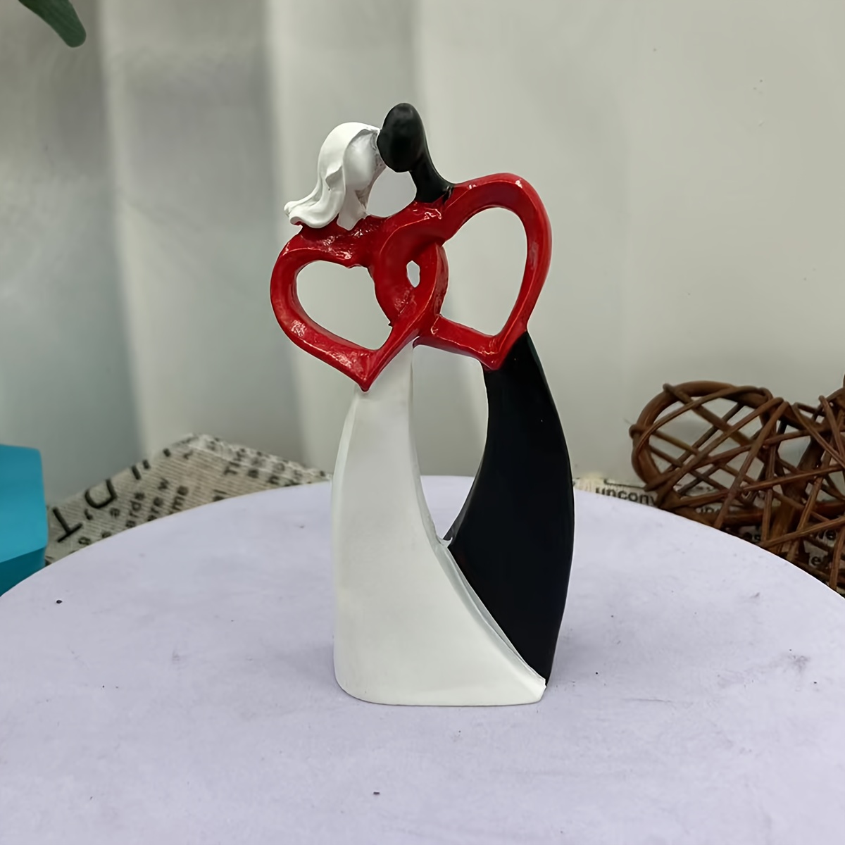 1pc Abstract Couple Statue