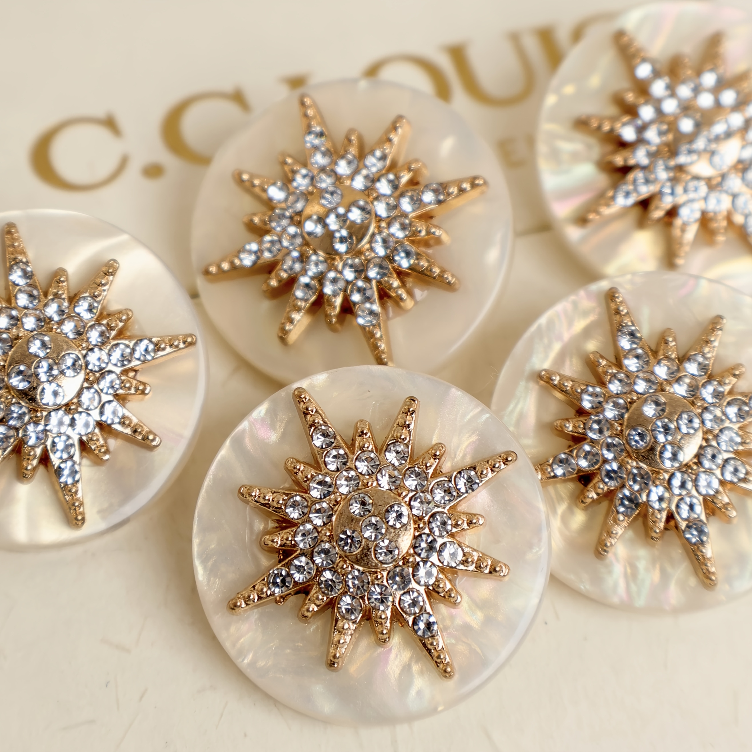 TEMU 5pcs Set Of 18/23/25mm Light Luxury Rhinestone-encrusted Shell-shaped Buttons, Featuring A Fashionable Classic Elegant Style With Double