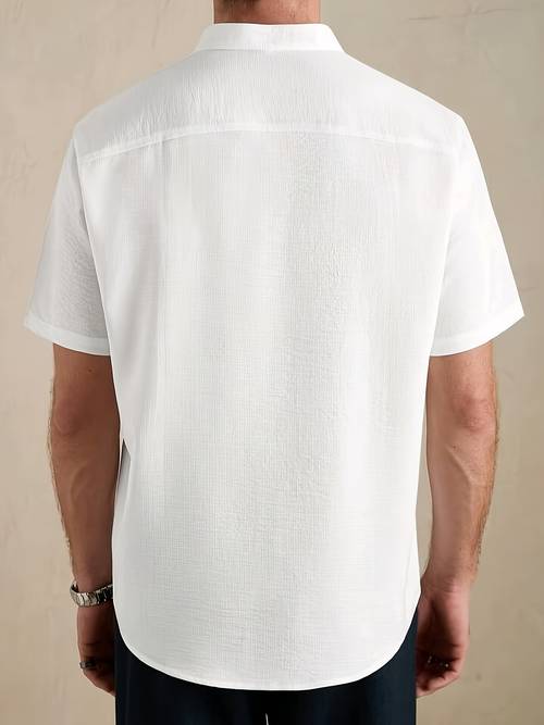 camisa de moda casual para hombre con cuello , manga corta y de pliegue lateral frontal, estilo casual