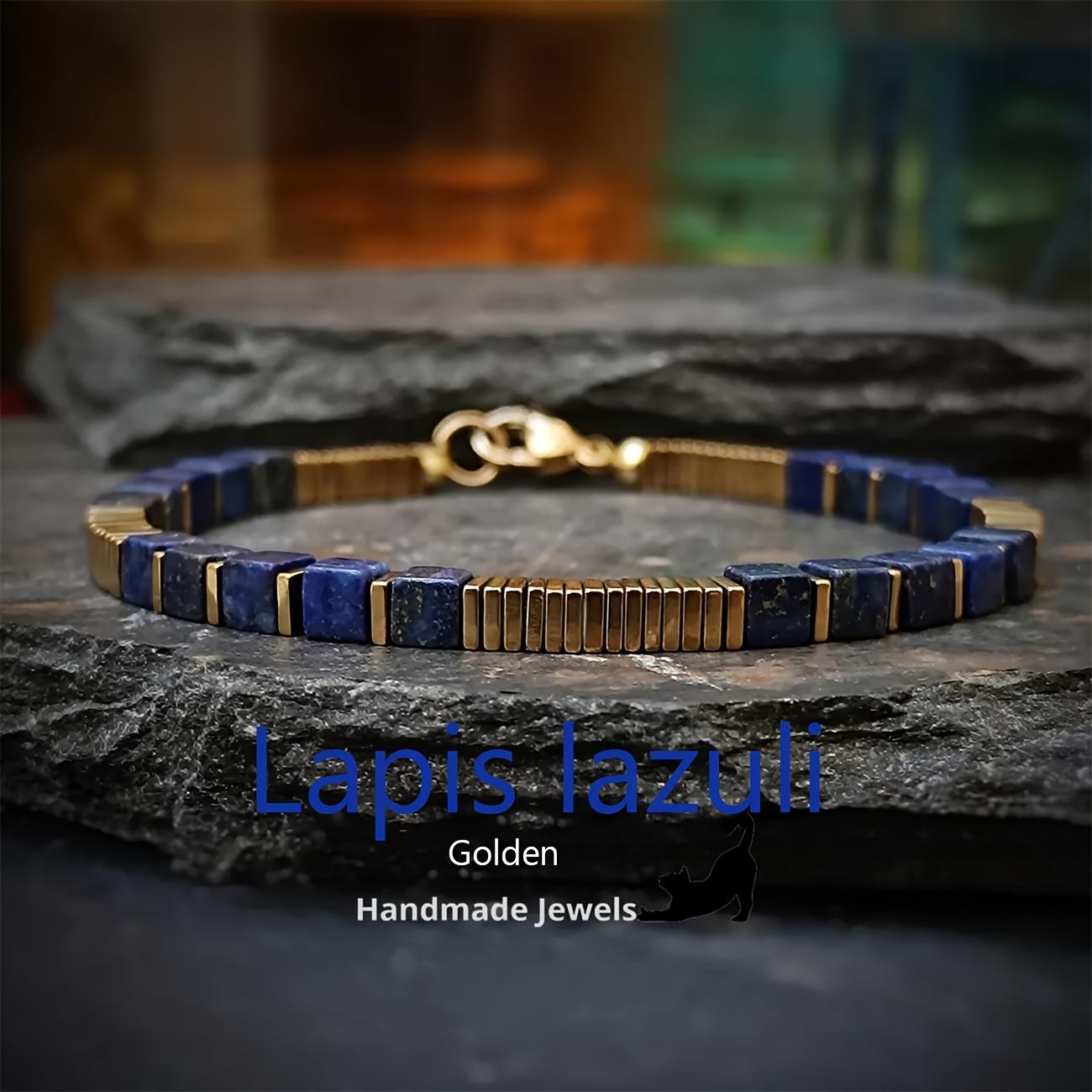E-shop -Herrenarmband: Mit einem einzigartigen quadratischen Design, akzentuiert durch goldene Quadrate, ist dieses elegante Herrenarmband für jeden