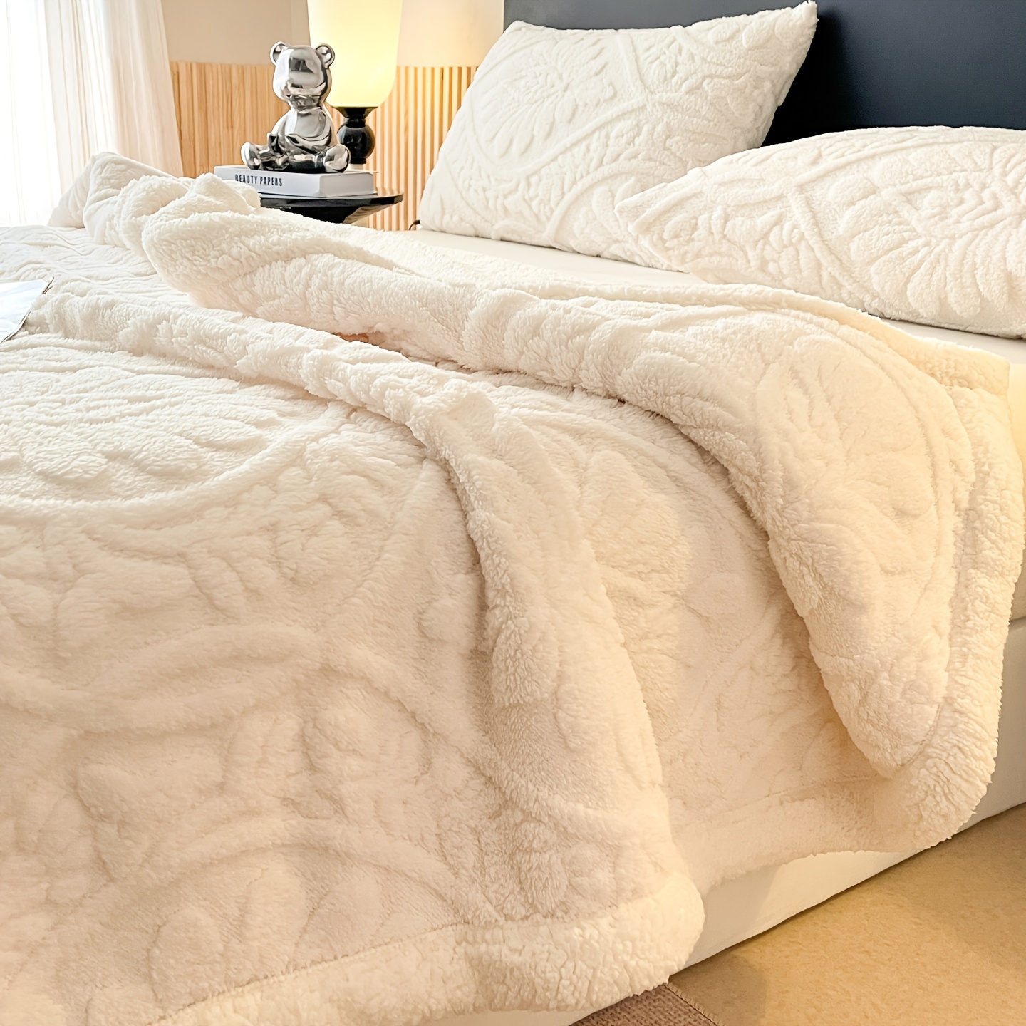 TEMU Luxurious Tafu Velvet Blanket, Double-layer Thick Towel Blanket, Thick And Warm Autumn And Winter Bedding, Soft And Comfortable Fabric, Washable