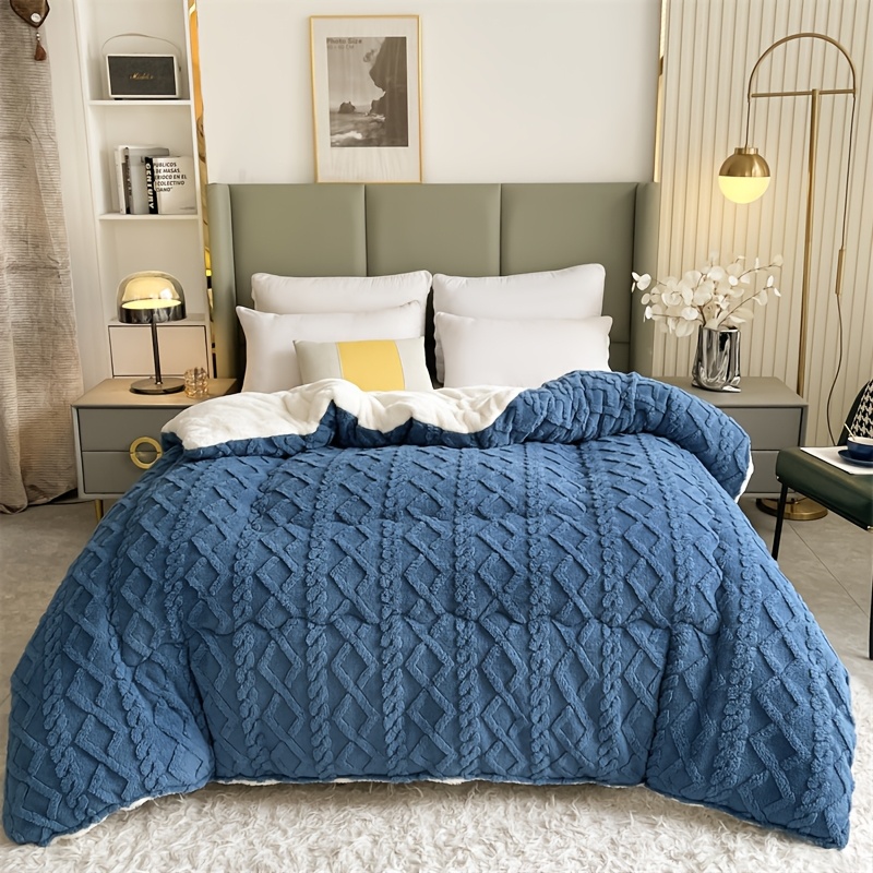 Image of Ultra Fluffy Thickened Velvet Comforter, Oversized Heavyweight Quilted Duvet Insert, Soft Warm Winter Thick Quilt, No Shifting Filling Skin-friendly Cozy Throw Blanket, Bedding For Bedroom & Hotel Use