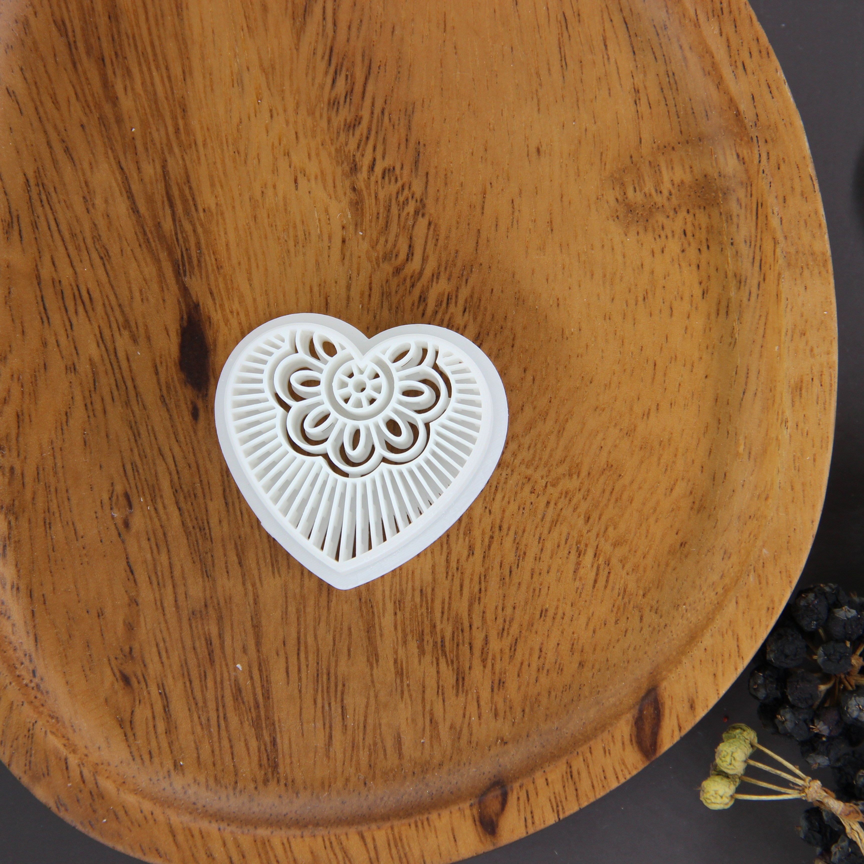 TEMU 1pc Love Polymer Clay Cutters, Heart Polymer Clay Cutters For Earrings Making, Vintage Earring Clay Cutters, Clay Cutters For Polymer Clay