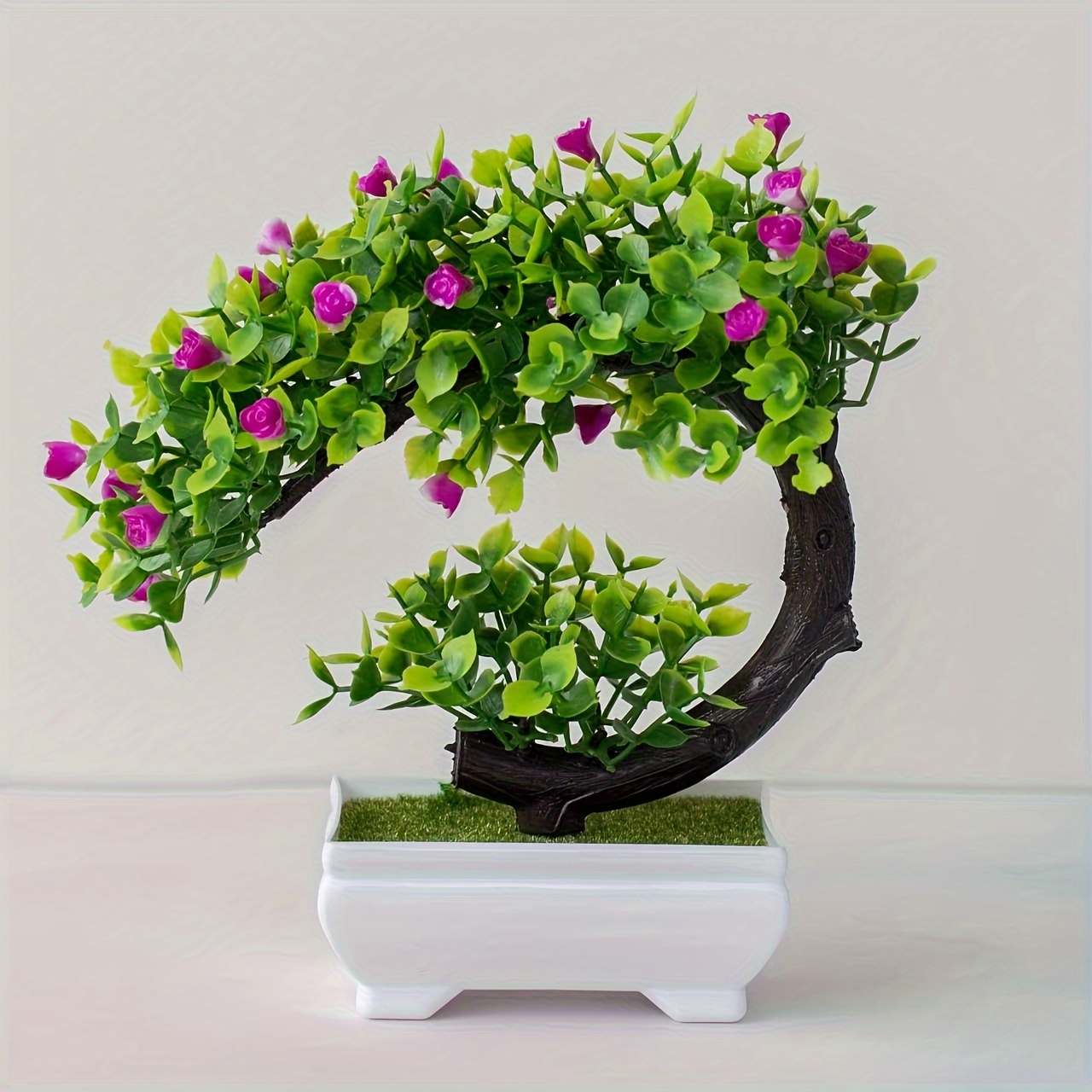 Charmante mini-bonsai in de vorm van een halve maan