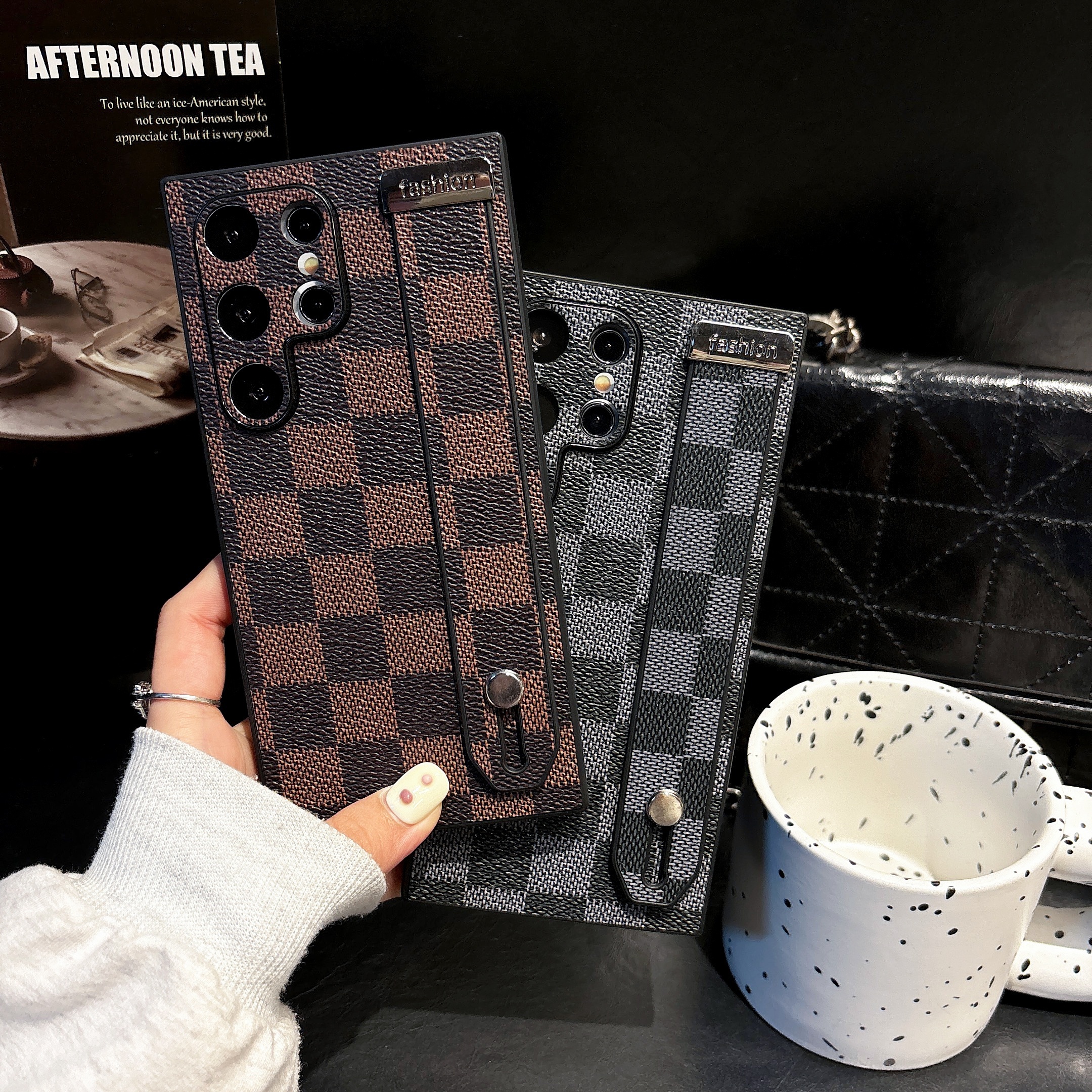 

Vintage Checkered Pattern Wristband Phone Holder Phone Case For Samsung Galaxy S23 Ultra S24 Ultra S24 Plus S24 S24+ S23ultra S24ultra S24plus Phone Protective Case