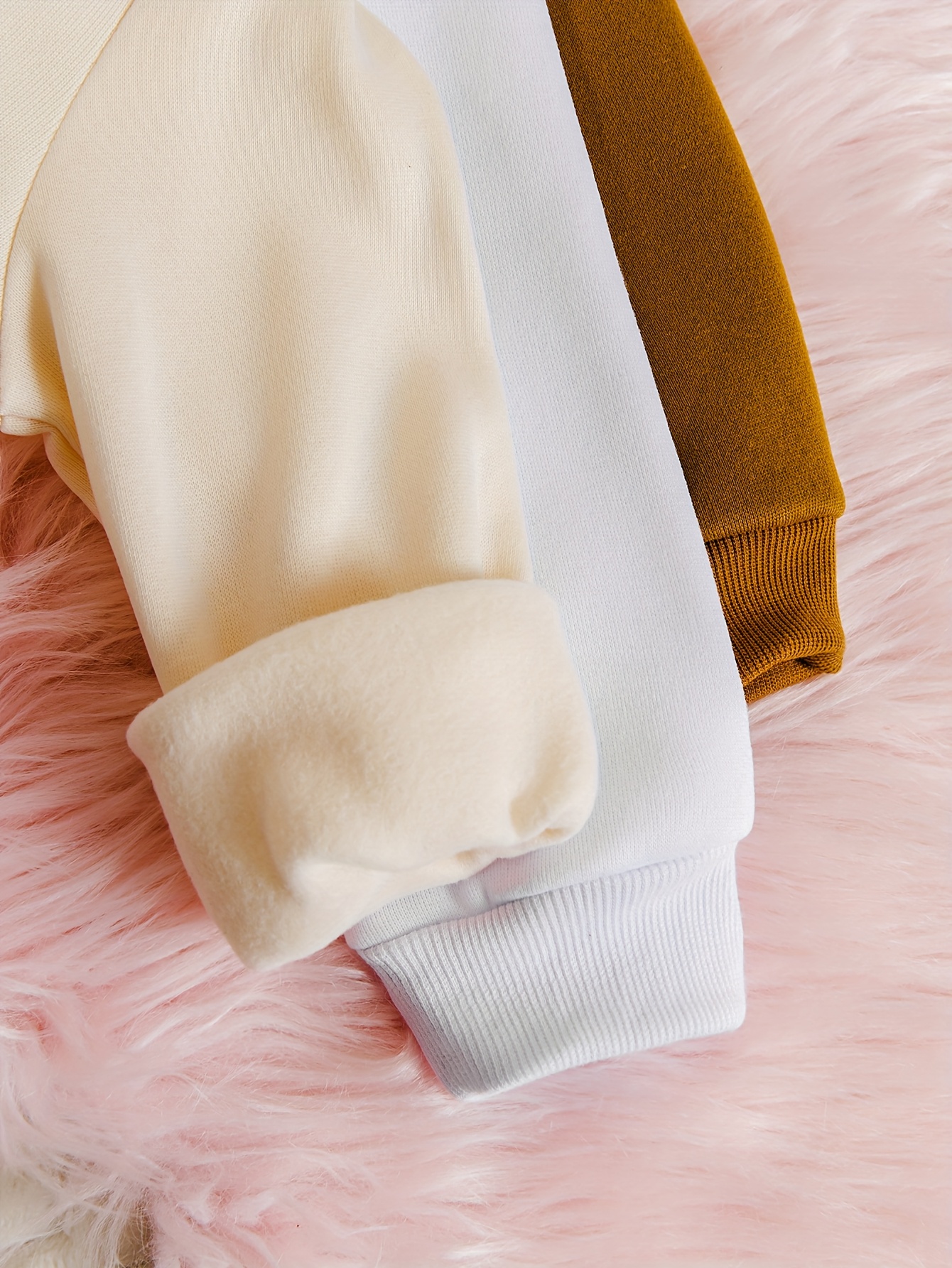 3 stuks 2J-7J Meisjes Casual Ronde Hals Lange Mouw Geborstelde Rib Sweatshirt met Hartjesprint, Medium Gewicht, Multipack voor Peuters en Meisjes, Herfst/Winter