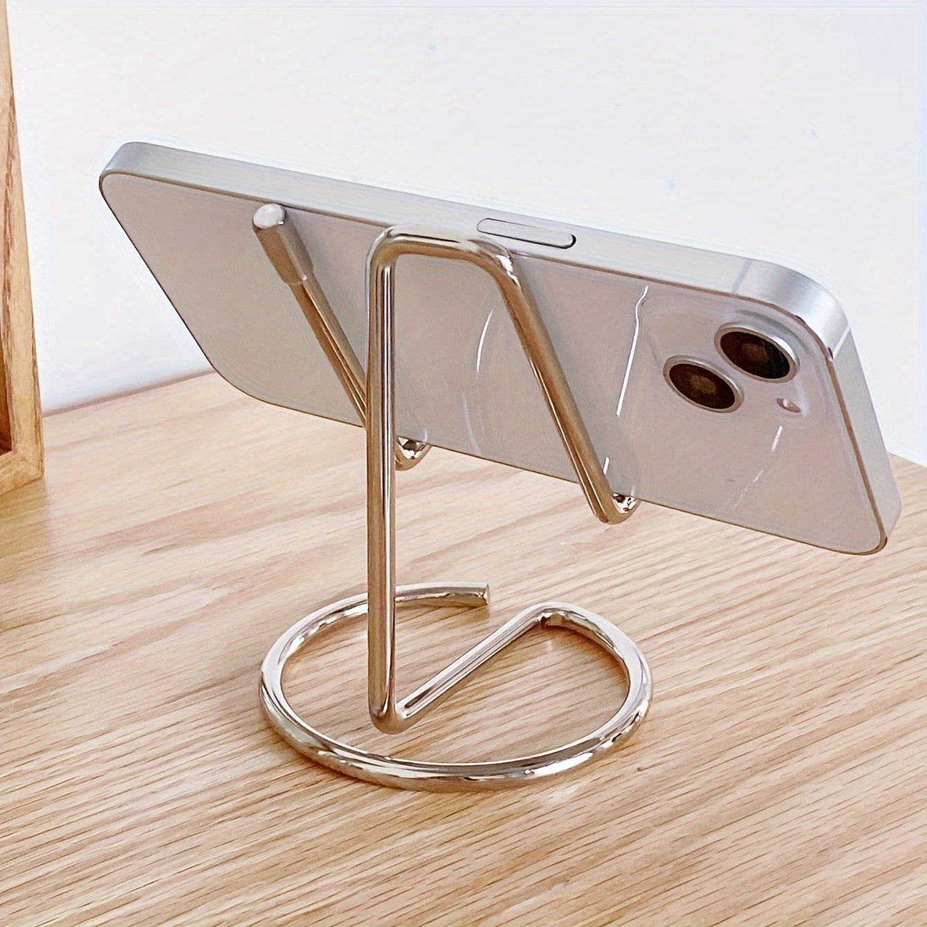 

1pc Modern Gold-plated Phone Stand With Lazy Desk Base - Convenient And Stylish Mobile Holder For Bedstand And Desk Mounts