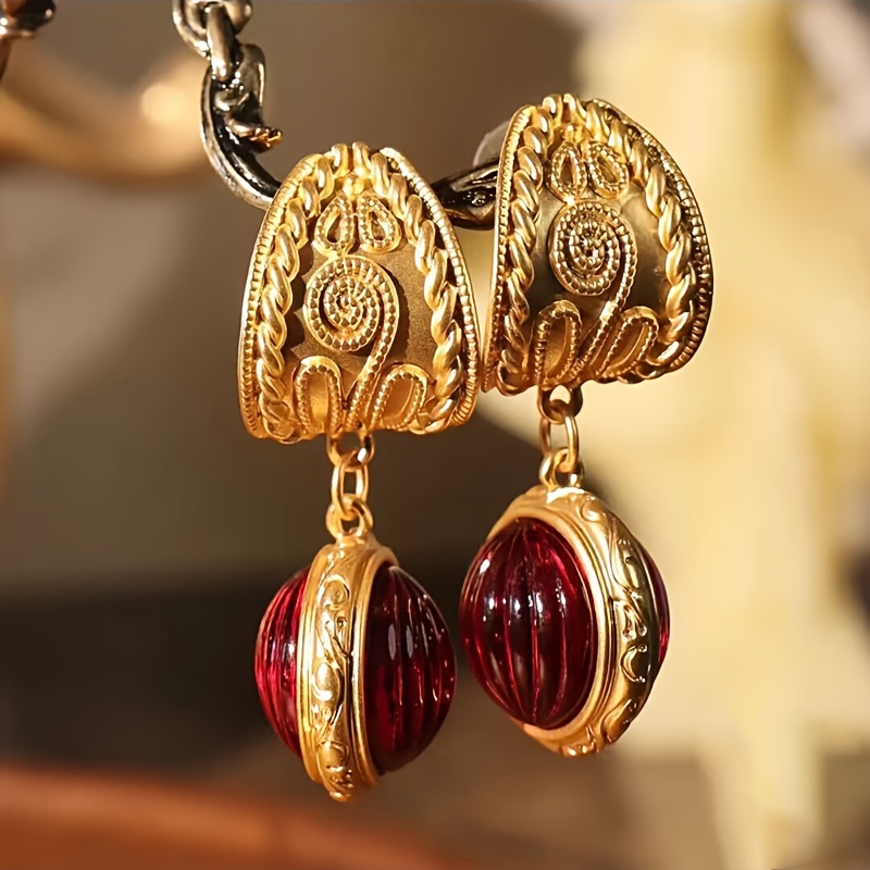 

1 Pair Of Luxurious Vintage Golden Curved Pendant Earrings With Gorgeous Details And Burgundy Accents - Elegant Fashion Accessories For Women