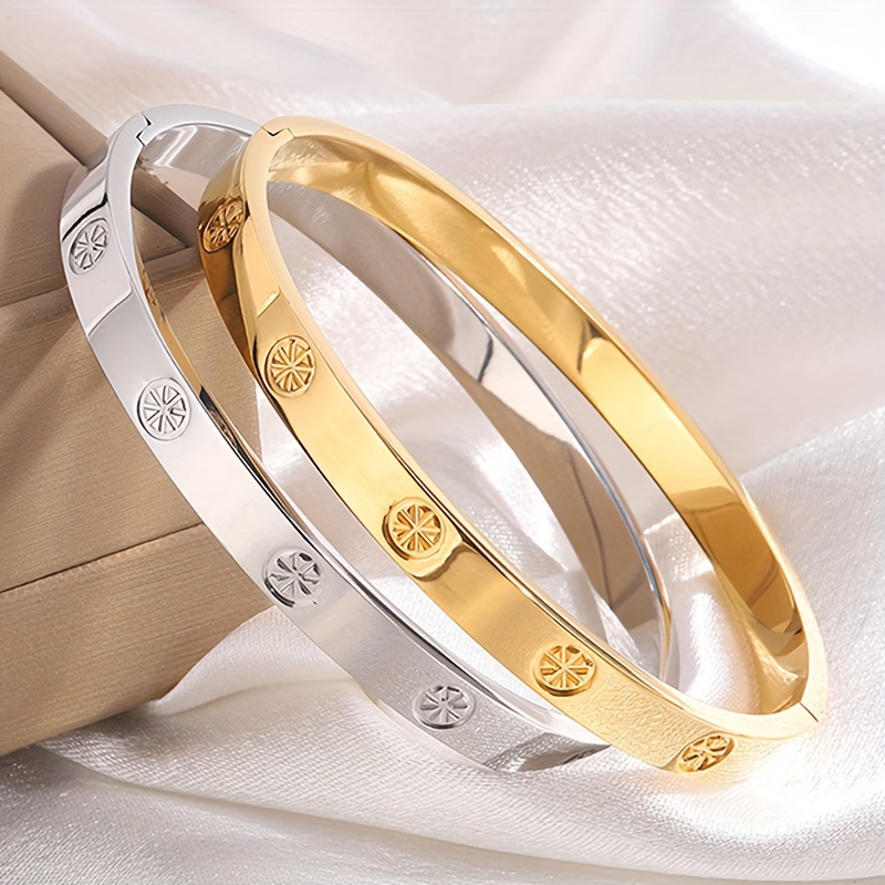 Women's Simple Casual Stainless Steel Rice Character Embossed Bracelet