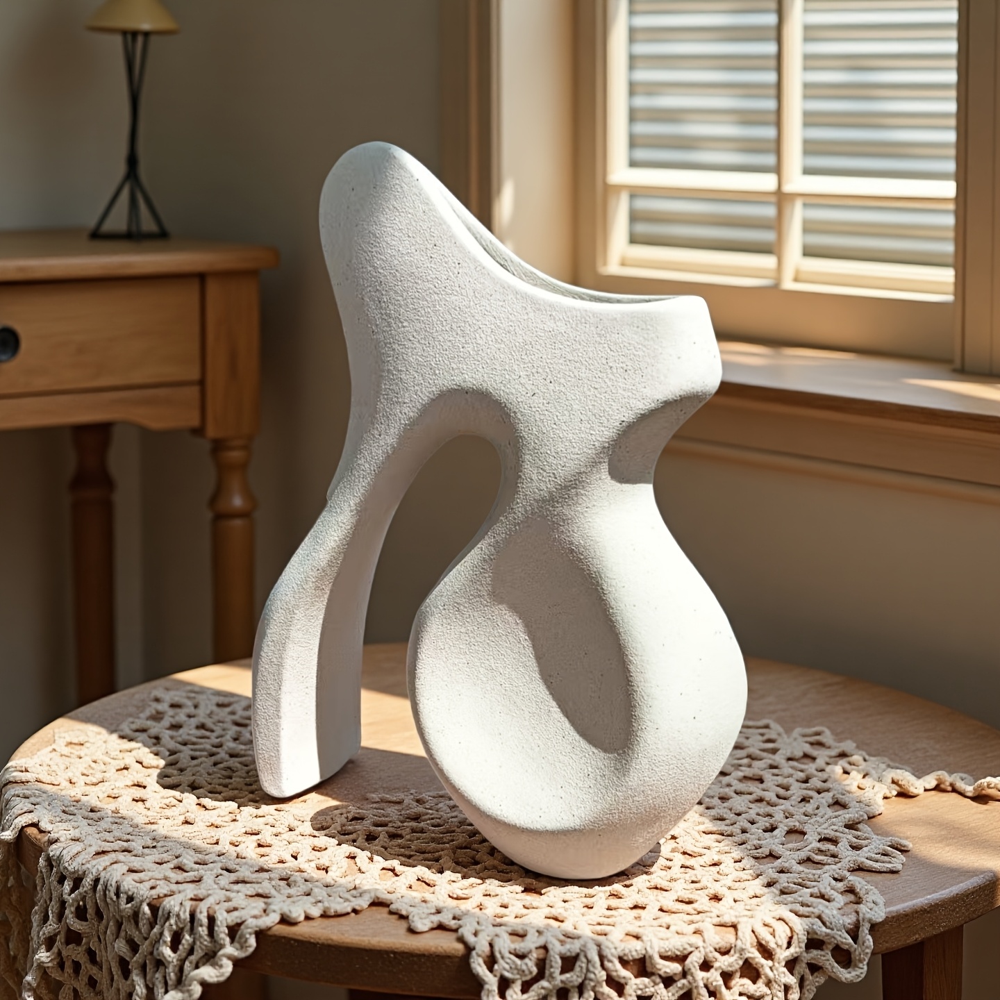 A Newly Launched Ceramic Vase Featuring Geometric Elements, Entirely Handcrafted, with a Matte End. This Modern-Style Decorative Vase Is Suitable for Home Decor, Office Settings, Wedding Parties, And More. It Serves As a Stylish Vase