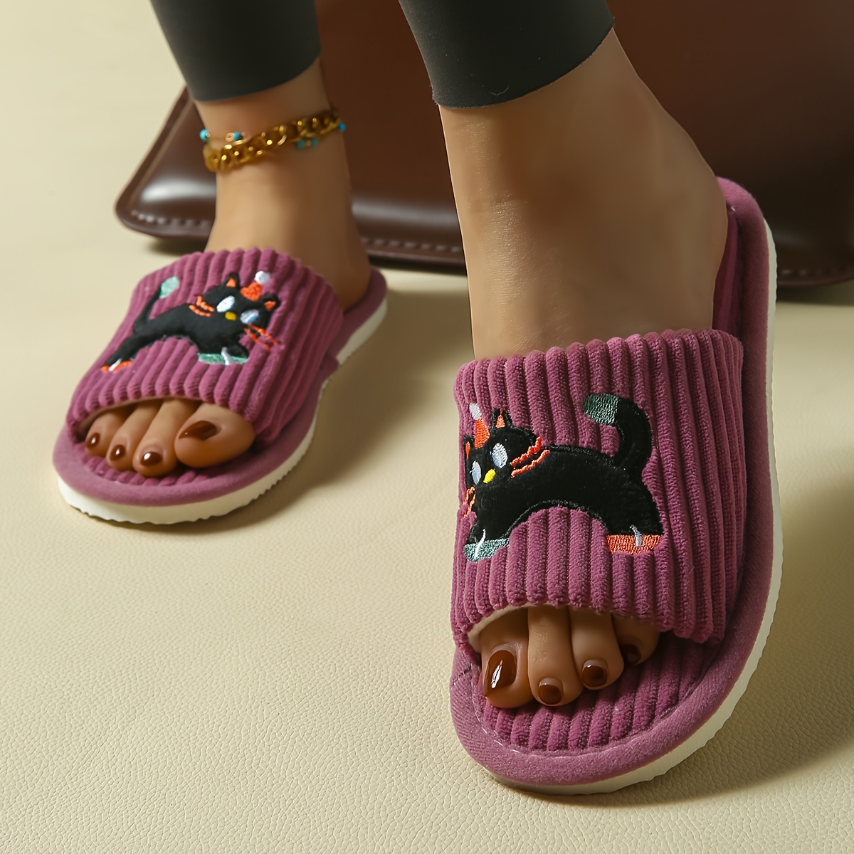 Women's Simple and Cute Lively Striped Home Slip-On Slippers with Cat Design, Comfortable for Both Men and Women